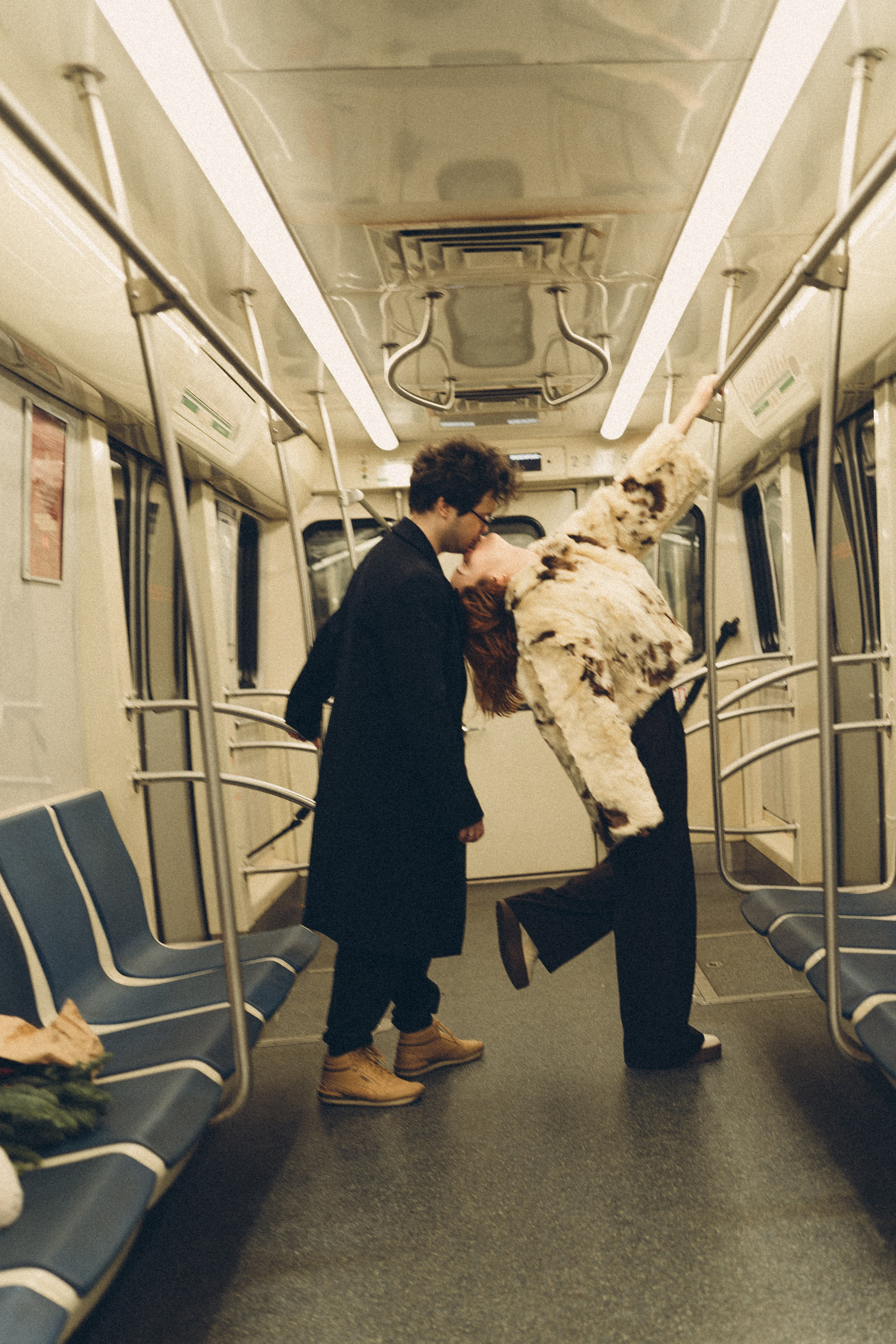 НОВОГОДНЯЯ ФОТОСЕСИИЯ ПАРЫ В МЕТРО ЛЮБОВЬ. Профессиональный фотограф, Санкт-Петербург — Виктория Богомолова