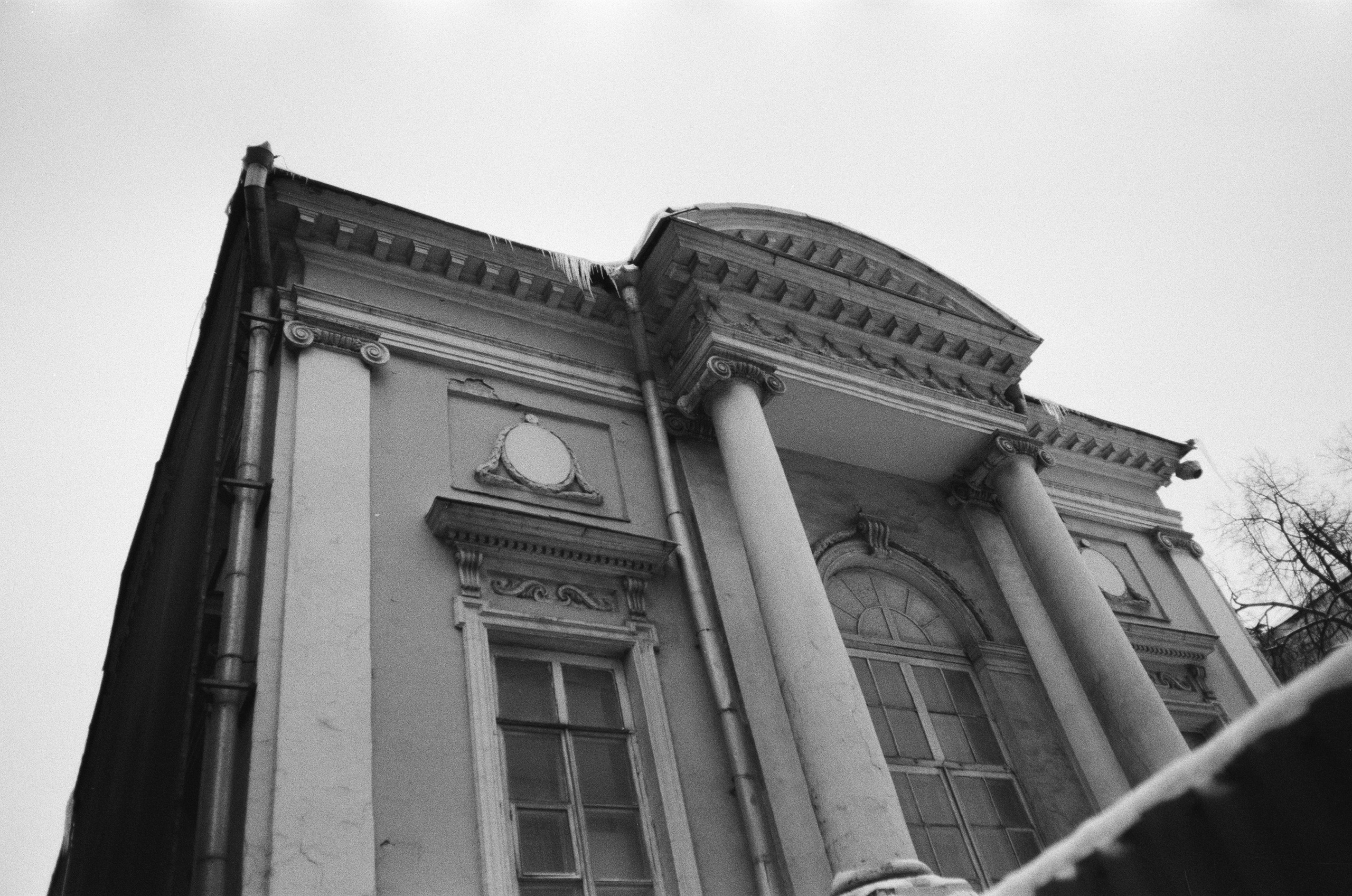 Воздвиженка / Voigtlander Bessa-T — Ultron 28 mm f2 / Fomapan 400 BW