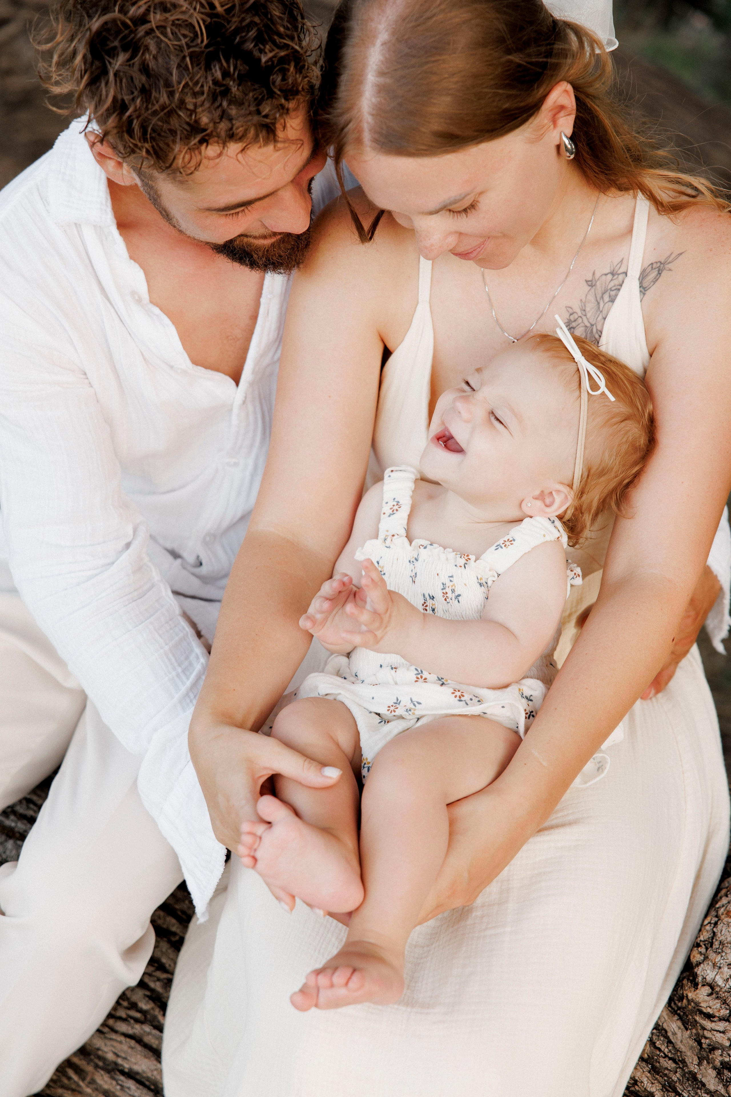 Family photoshoot inside the park. Главная