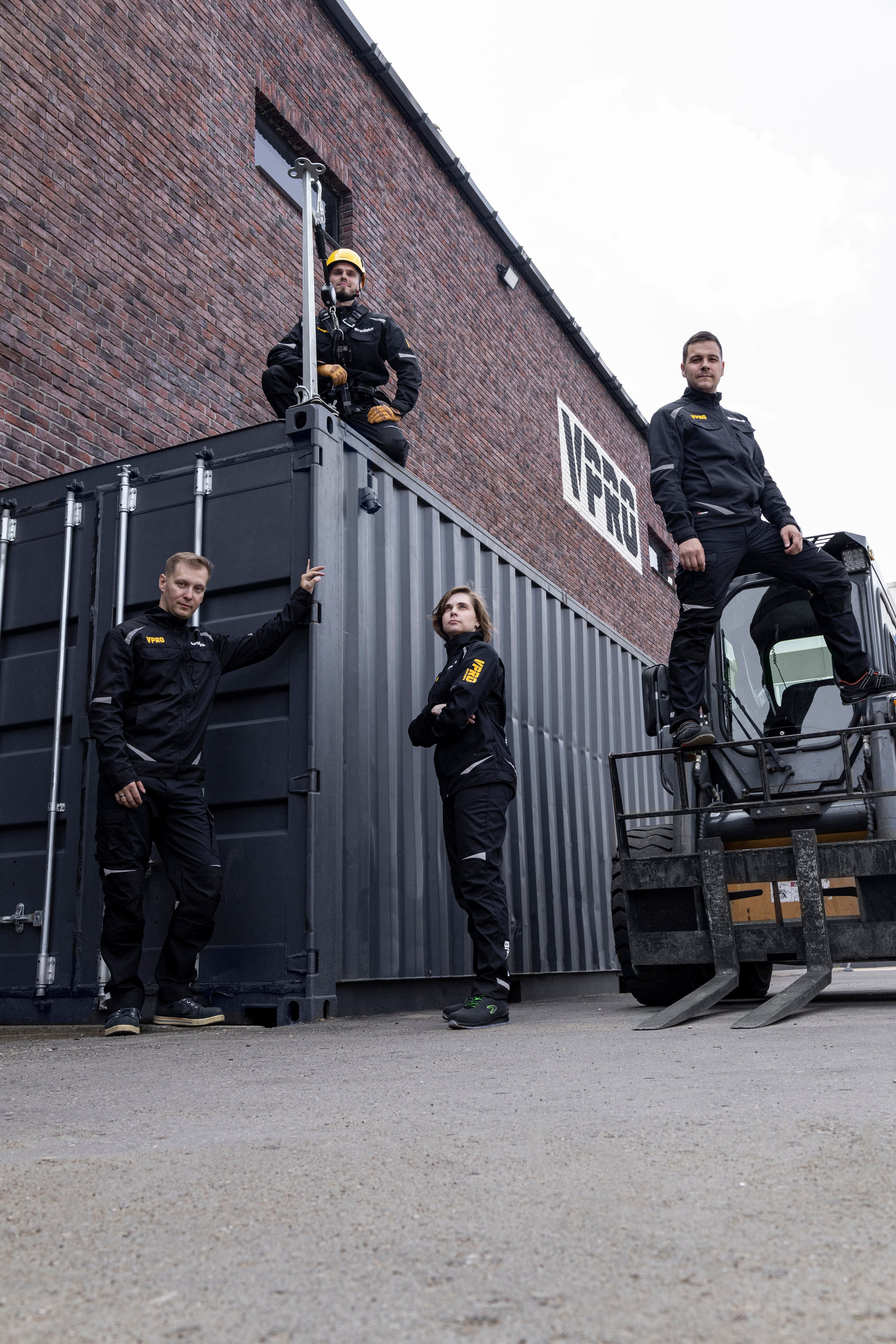 Фотография с участием людей. Предметный фотограф в Москве и Московской области