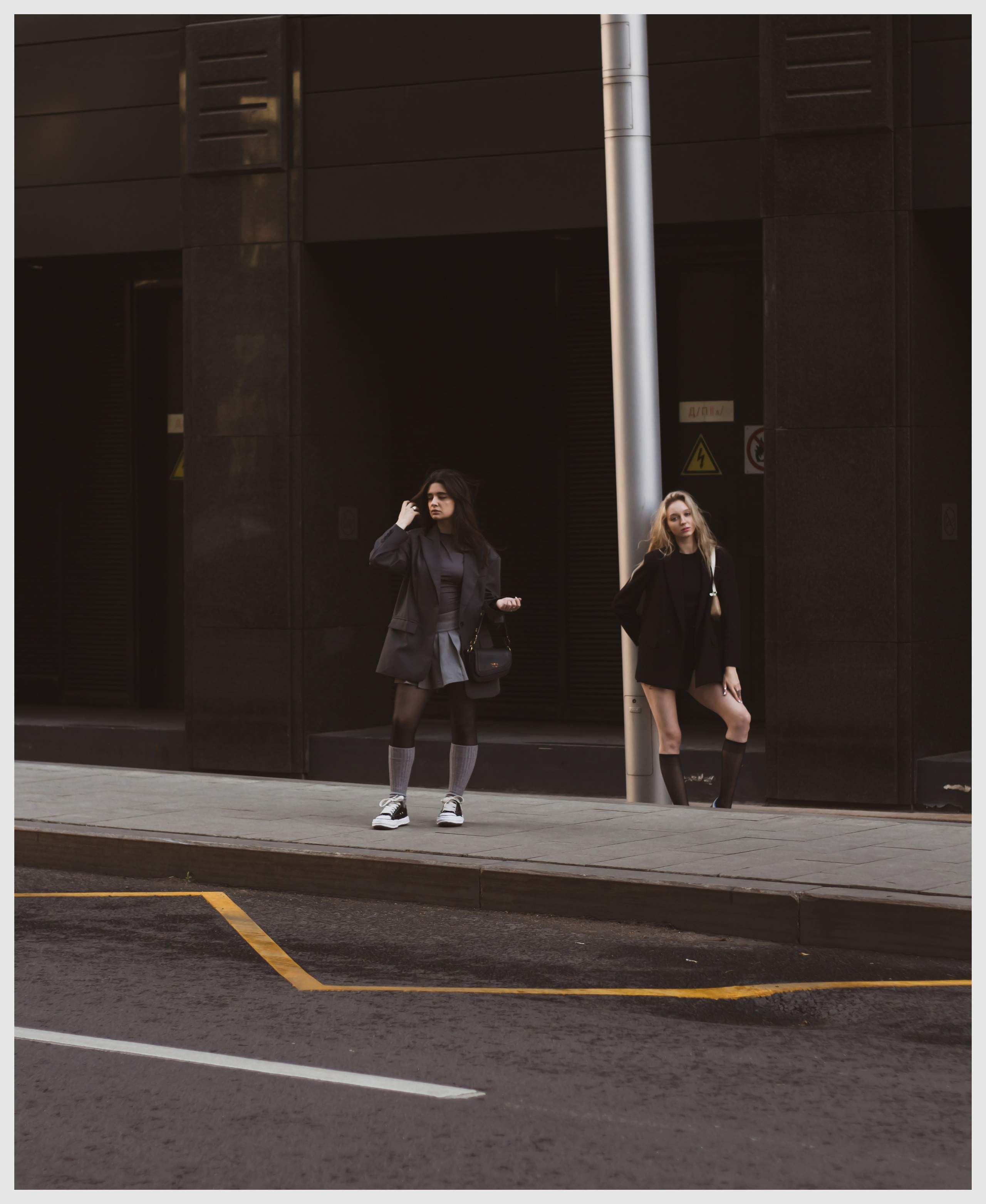 Уличная съемка — Стефани и Валерия. Портретный фотограф в Орле. Готовые фото за 3 дня! Помощь в позировании. Советы по организации