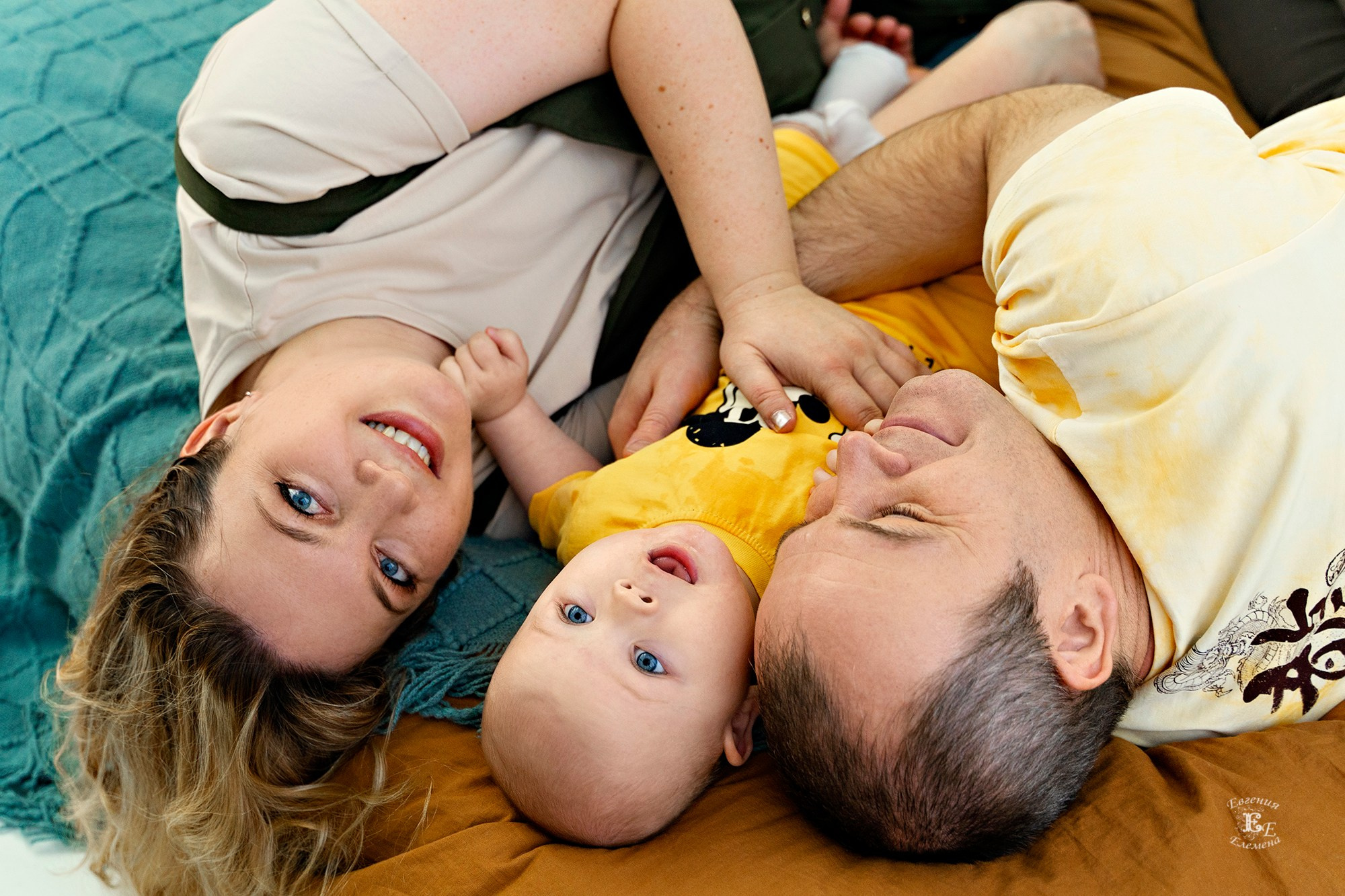 В студийном интерьере. Семейный и портретный фотограф в Санкт-Петербурге Евгения Елемена
