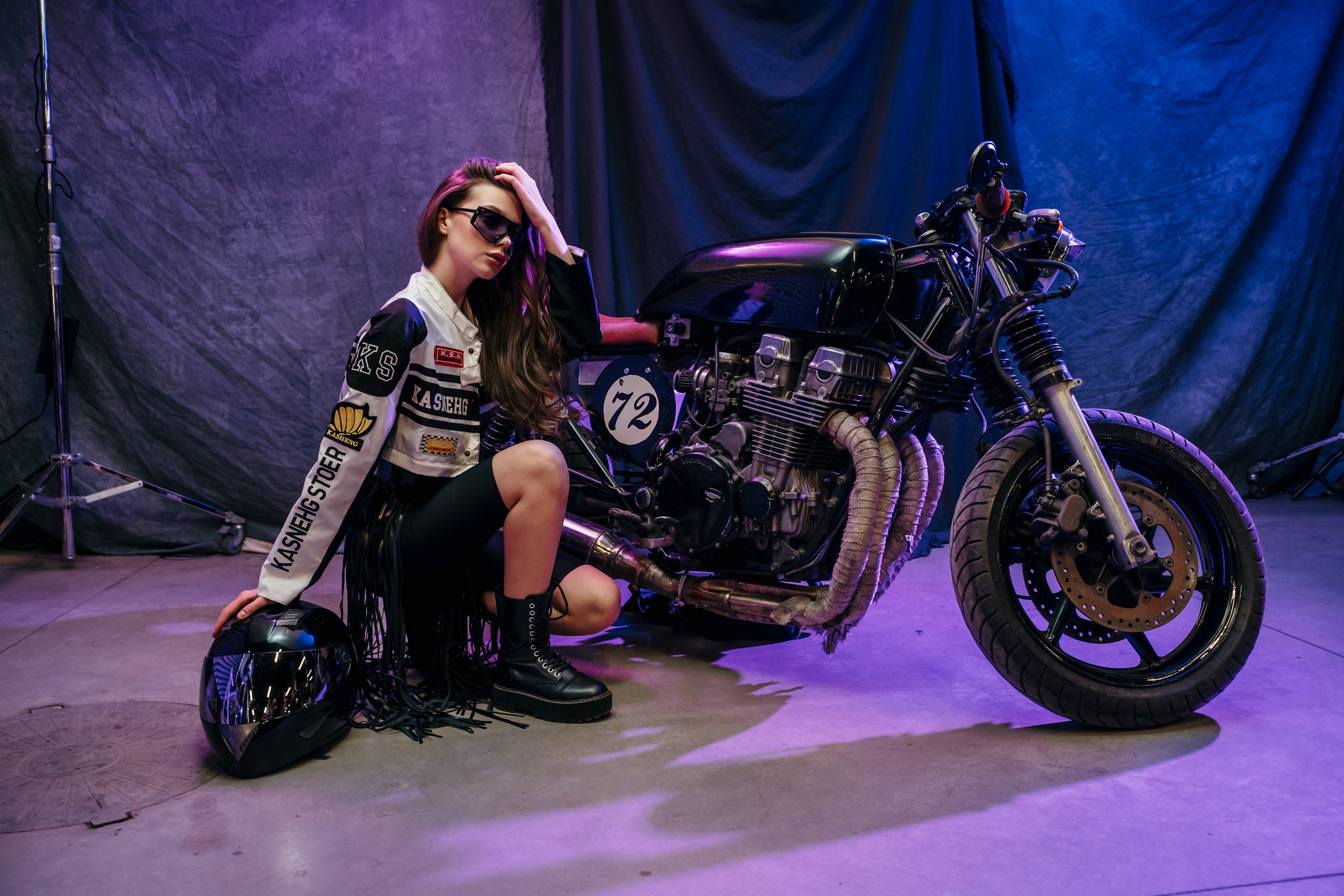 Фотосессия с мотоциклом в студии Санкт-Петербург. Свадебный, семейный, портретный, репортажный фотограф в Санкт-Петербурге