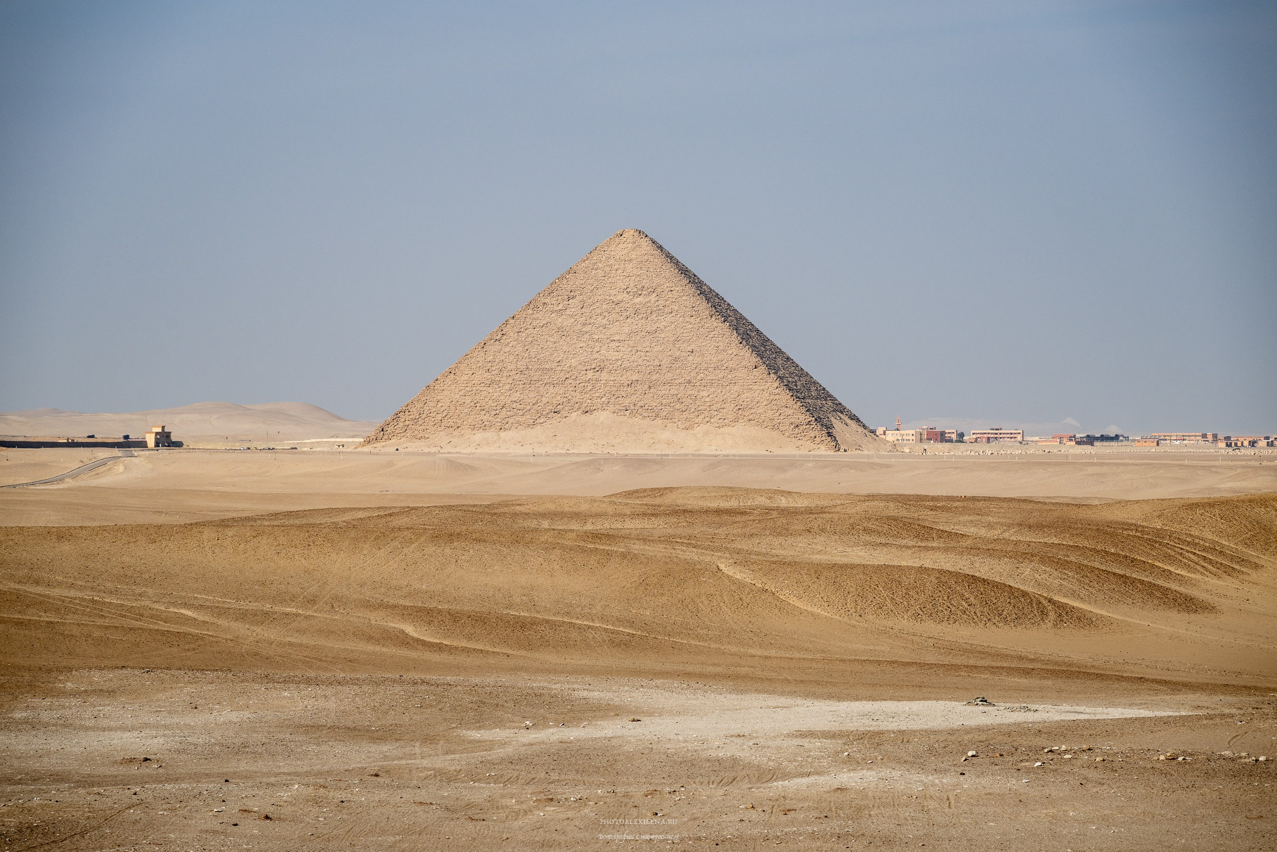 красная пирамида