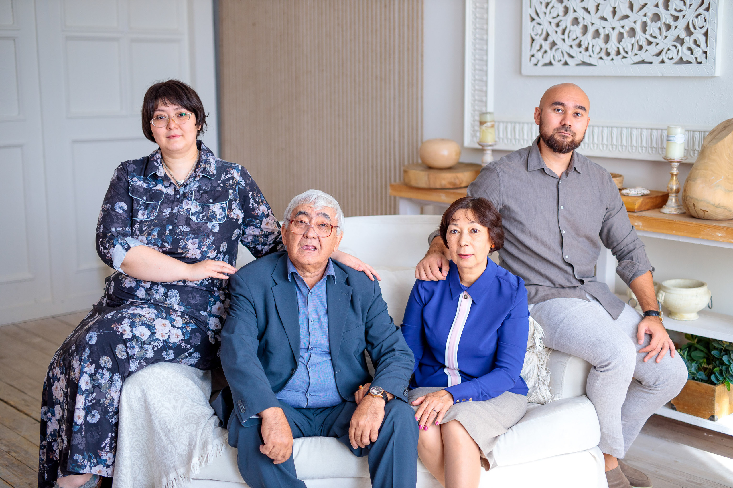 Фотосессия в студии большой семьи. Свадебный и семейный фотограф в Алматы Алексей Балышев