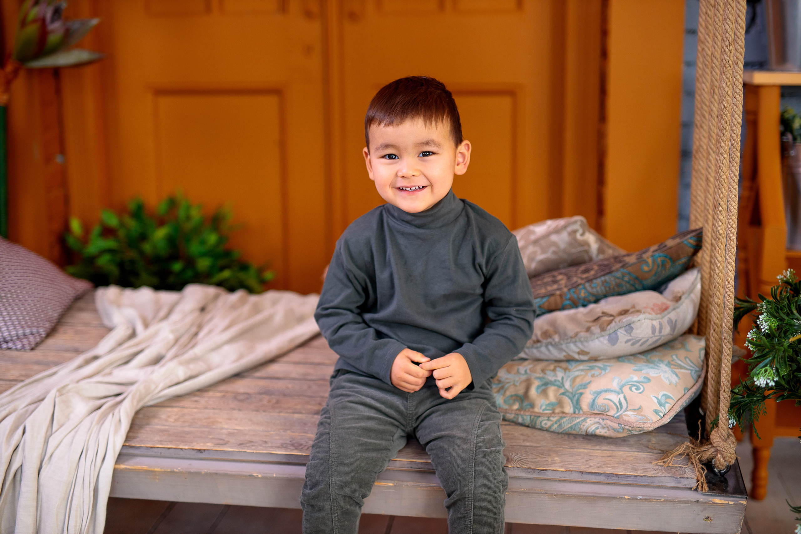 Фотосессия в студии большой семьи. Свадебный и семейный фотограф в Алматы Алексей Балышев