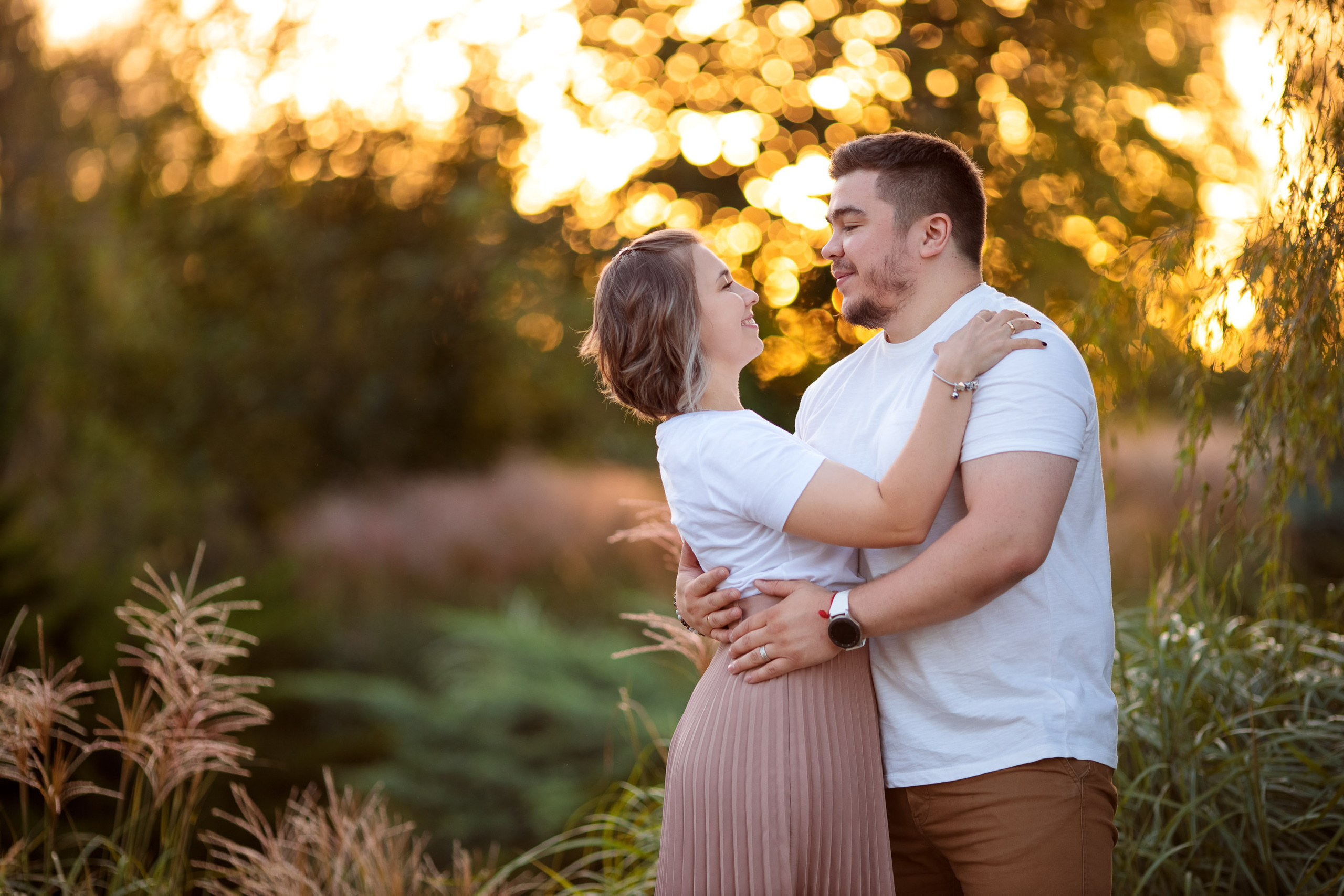 Теплая семейная история в уютном саду. Свадебный и семейный фотограф в Алматы Алексей Балышев