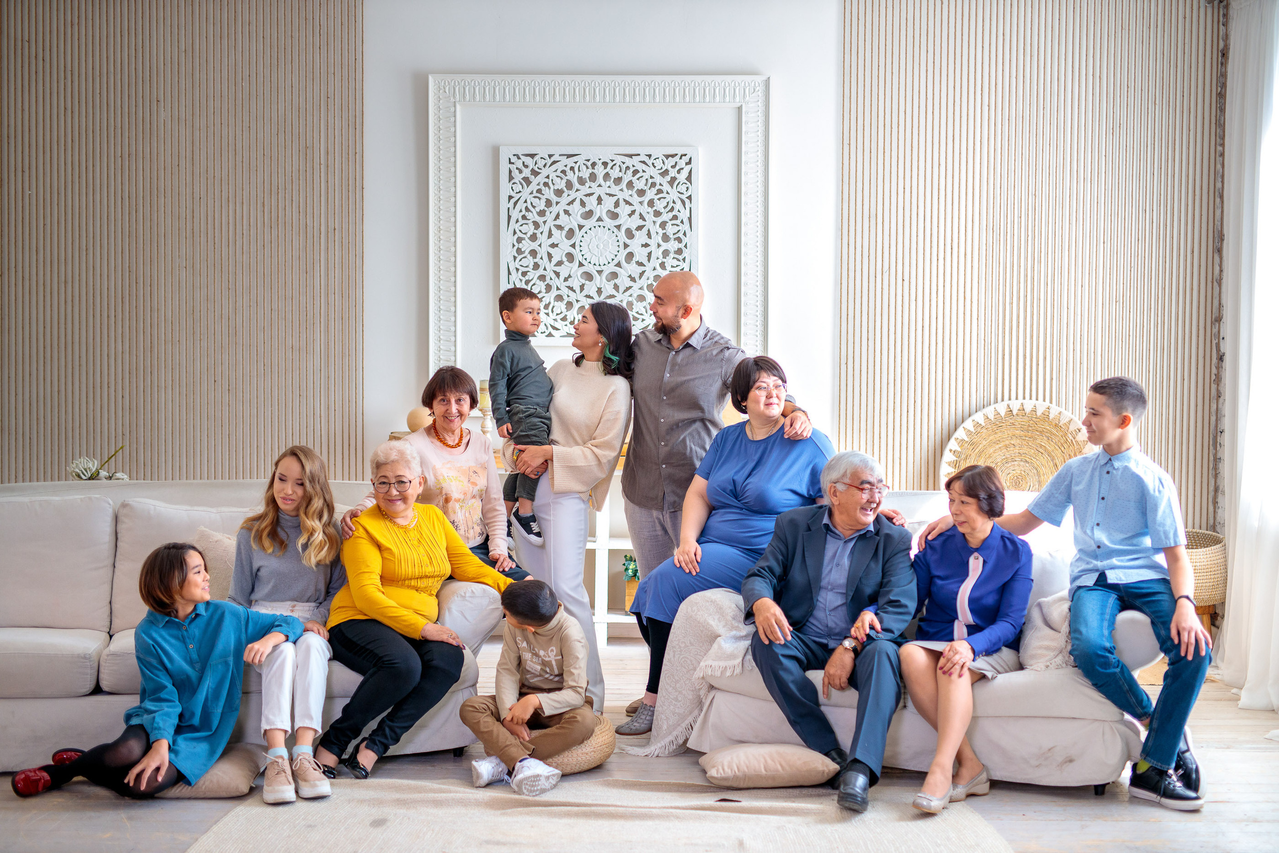 Фотосессия в студии большой семьи. Свадебный и семейный фотограф в Алматы Алексей Балышев