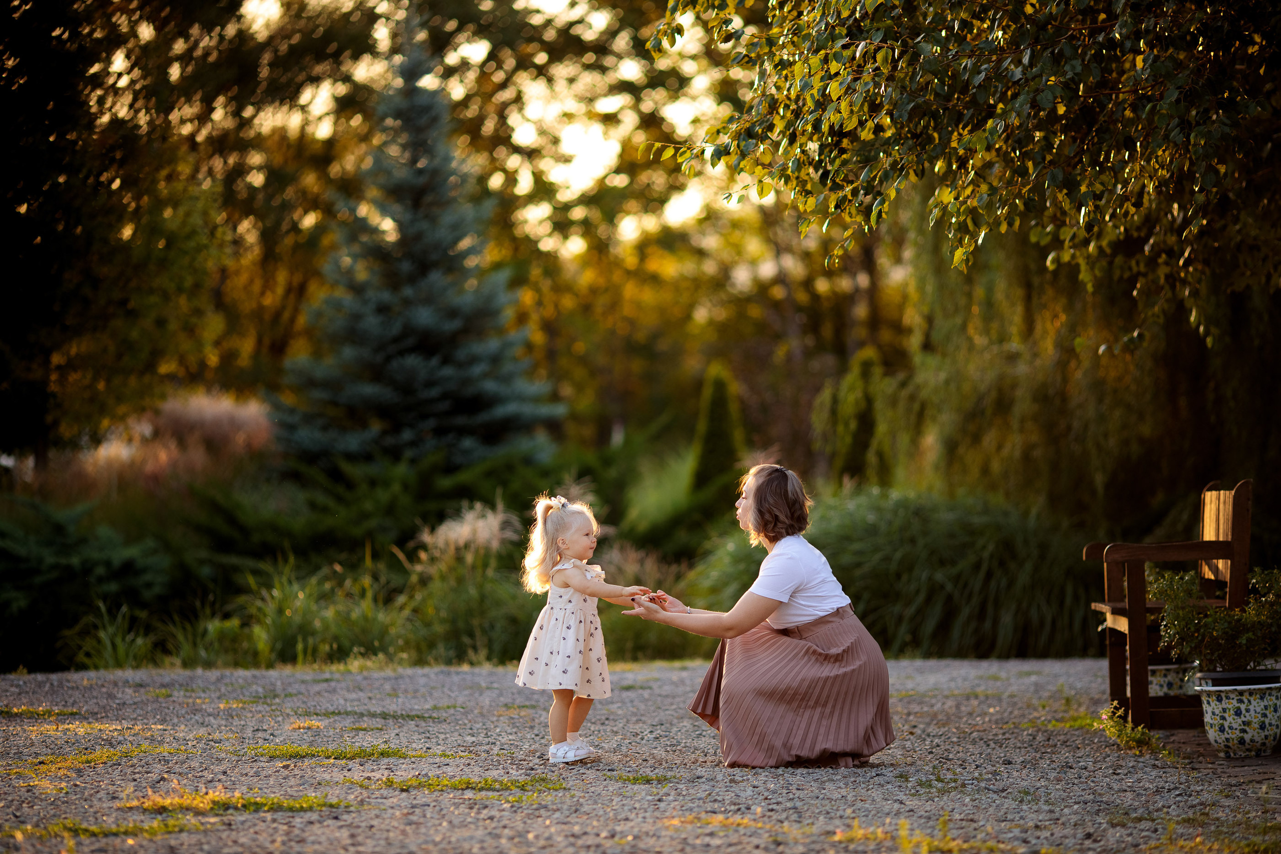Теплая семейная история в уютном саду. Свадебный и семейный фотограф в Алматы Алексей Балышев