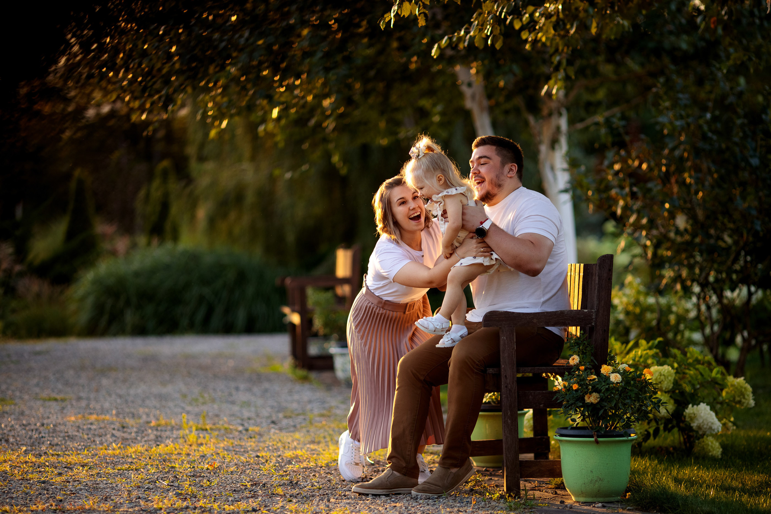 Теплая семейная история в уютном саду. Свадебный и семейный фотограф в Алматы Алексей Балышев