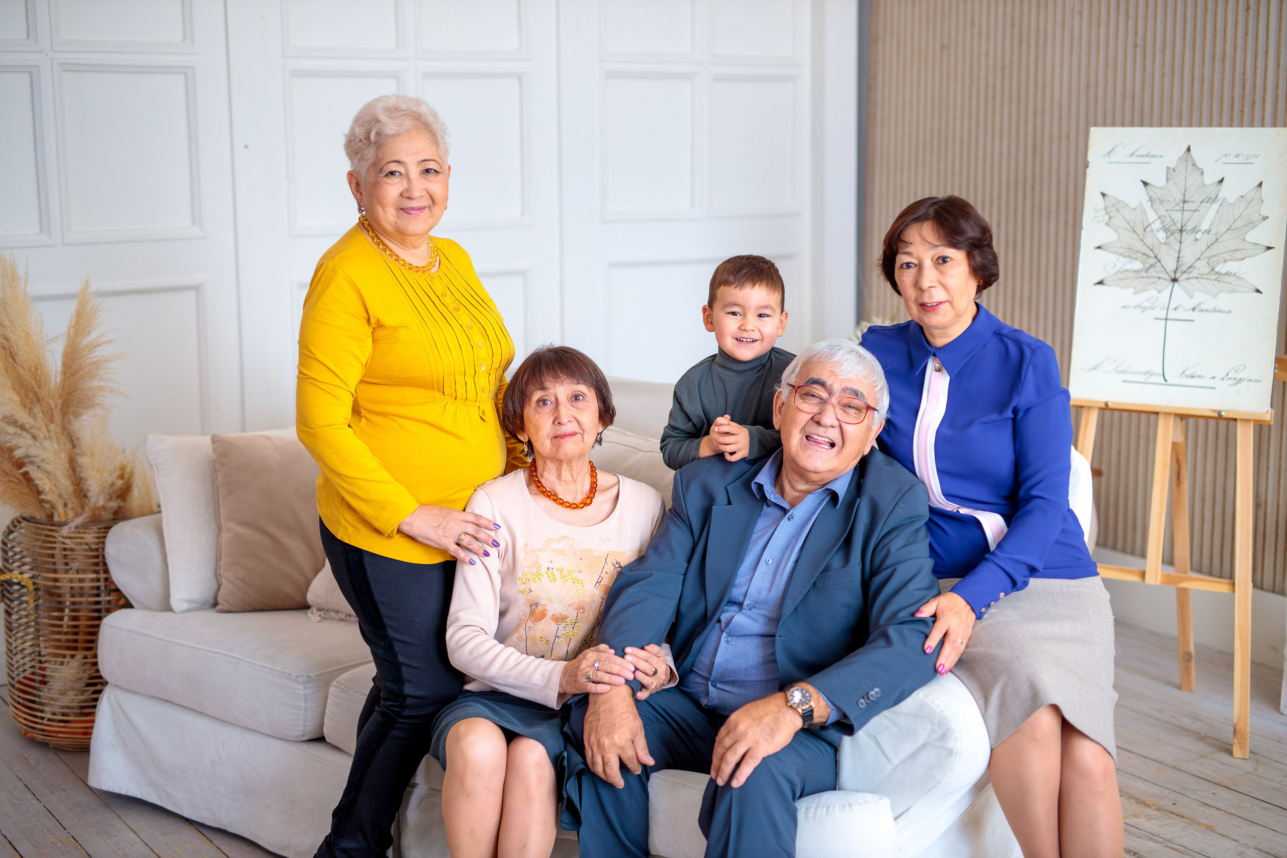 Фотосессия в студии большой семьи. Свадебный и семейный фотограф в Алматы Алексей Балышев