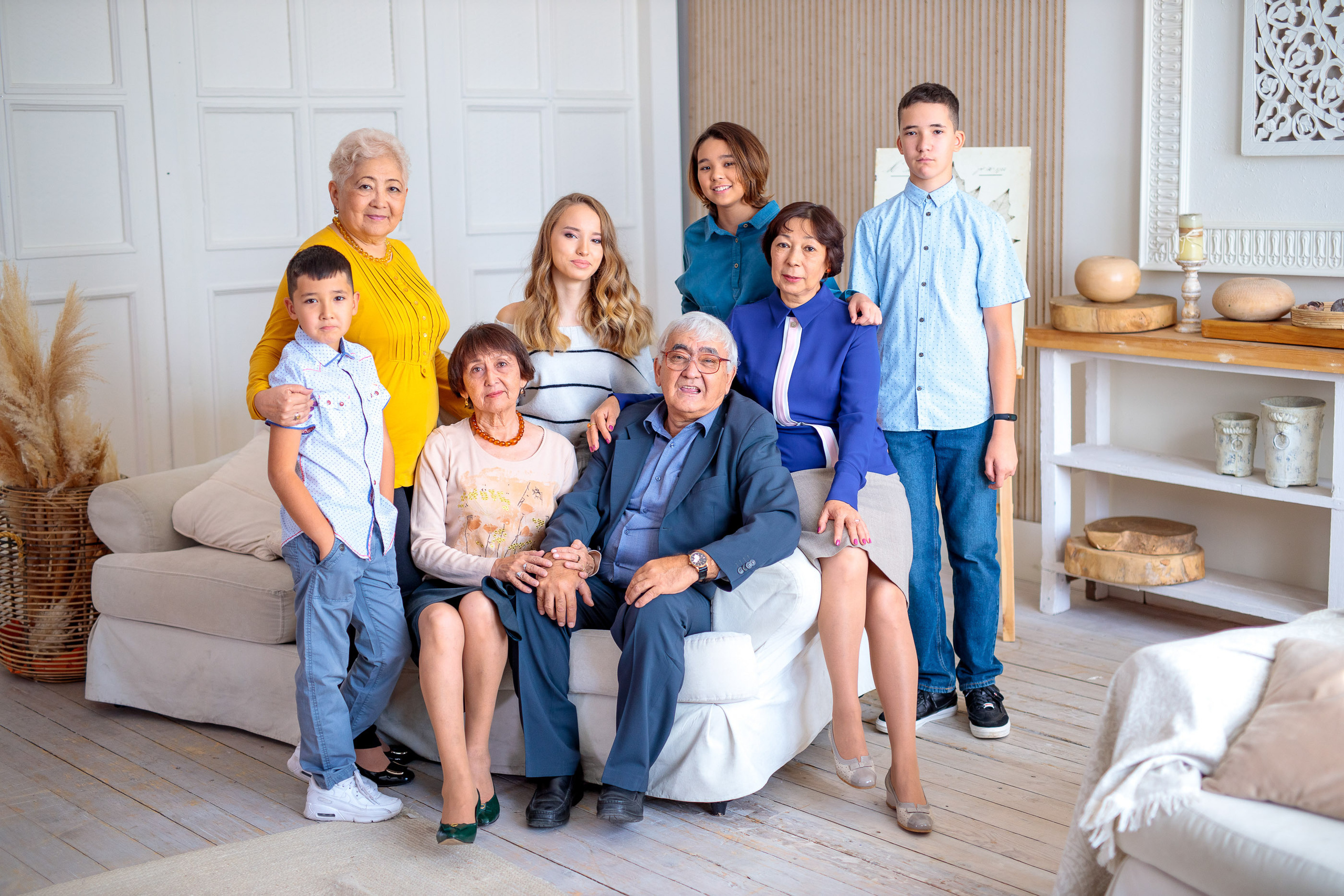 Фотосессия в студии большой семьи. Свадебный и семейный фотограф в Алматы Алексей Балышев