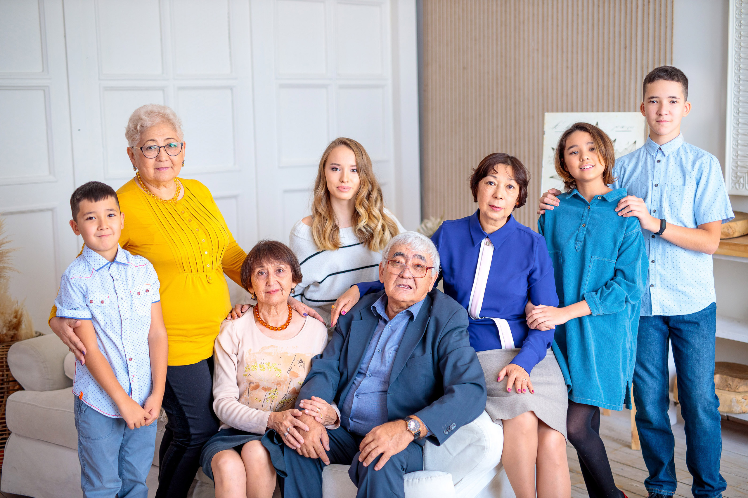 Фотосессия в студии большой семьи. Свадебный и семейный фотограф в Алматы Алексей Балышев