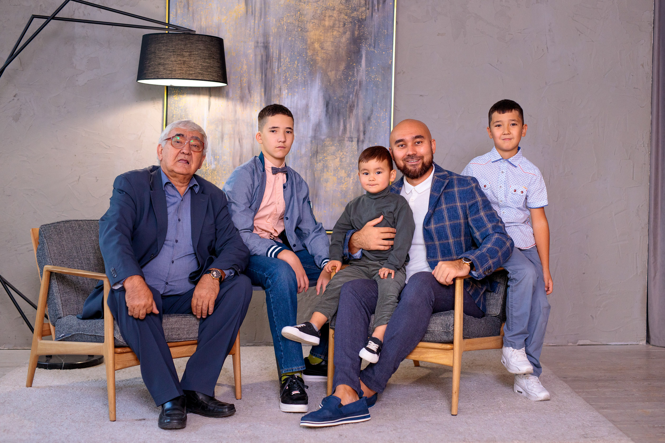 Фотосессия в студии большой семьи. Свадебный и семейный фотограф в Алматы Алексей Балышев