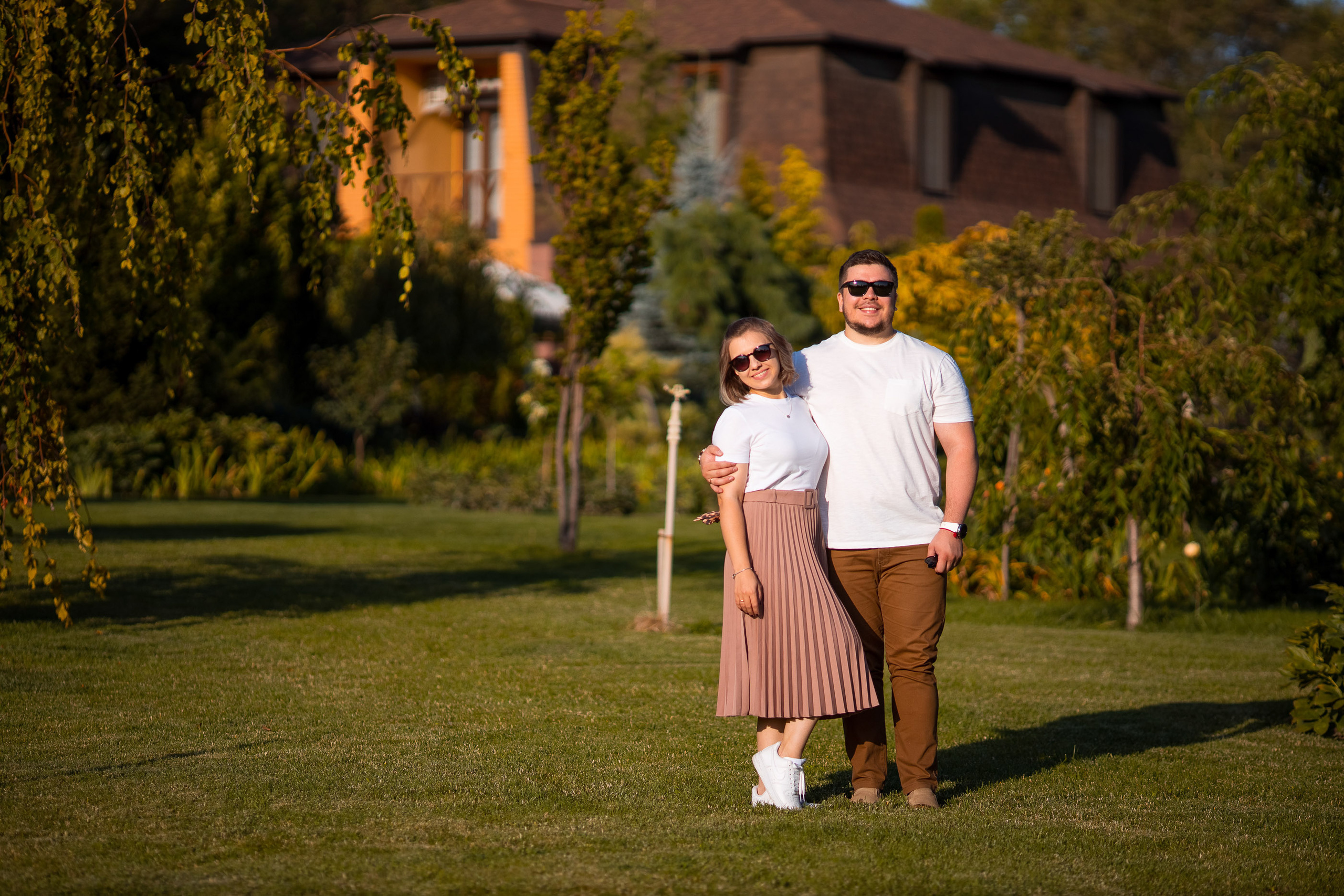 Теплая семейная история в уютном саду. Свадебный и семейный фотограф в Алматы Алексей Балышев