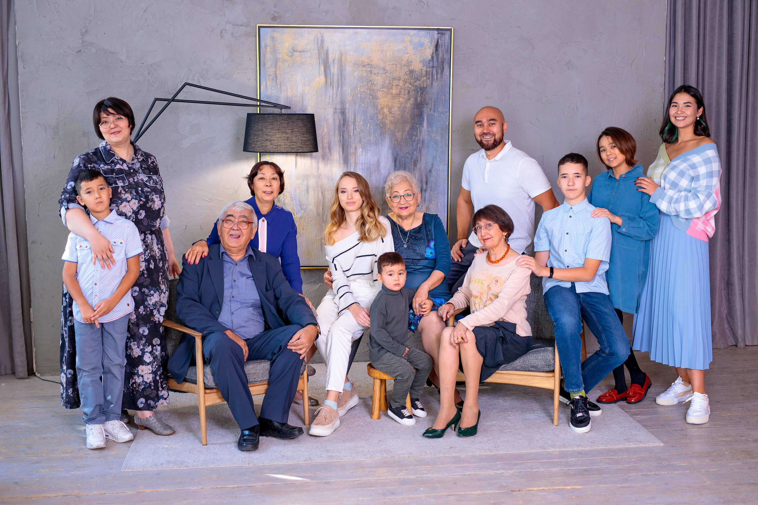 Фотосессия в студии большой семьи. Свадебный и семейный фотограф в Алматы Алексей Балышев