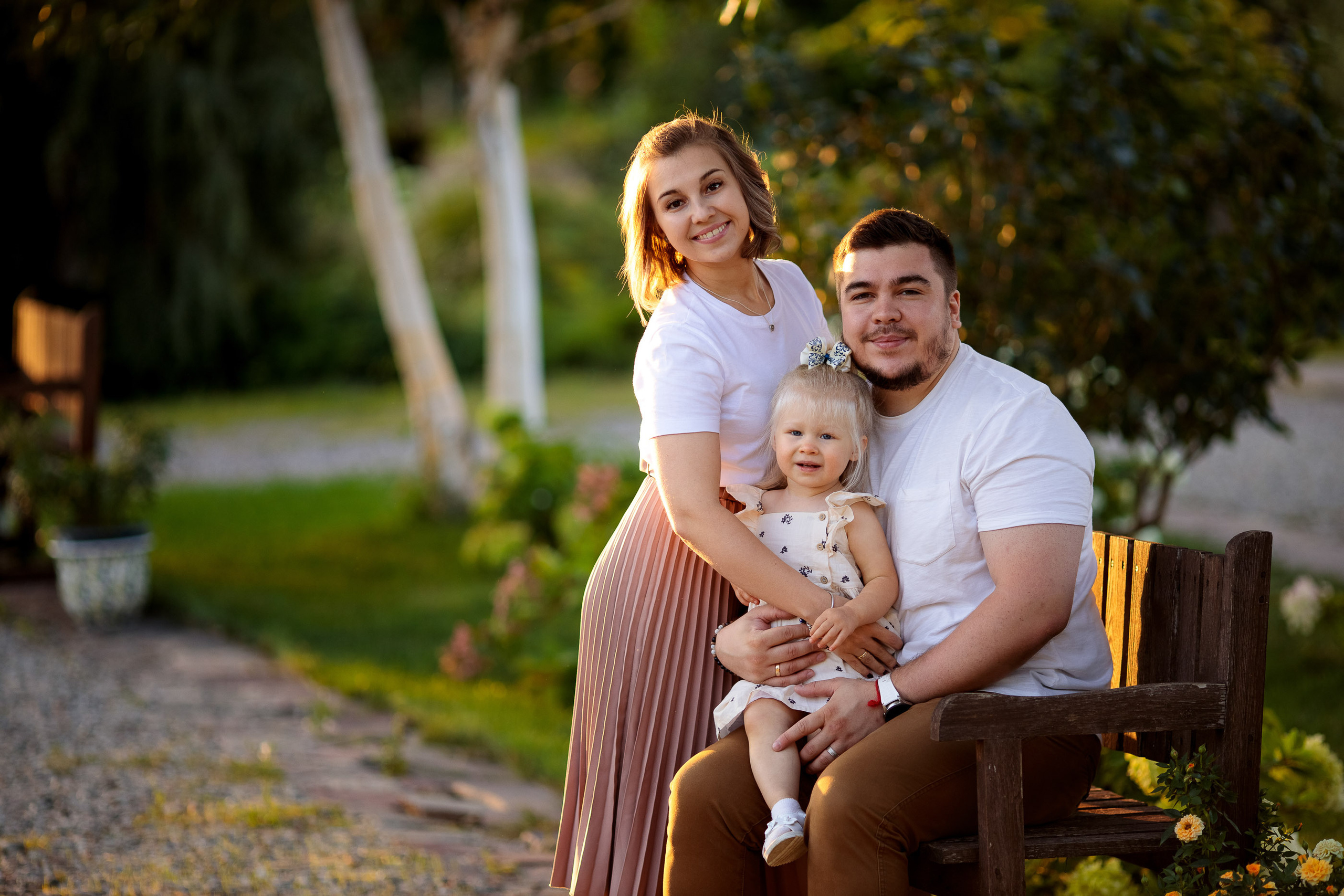Теплая семейная история в уютном саду. Свадебный и семейный фотограф в Алматы Алексей Балышев