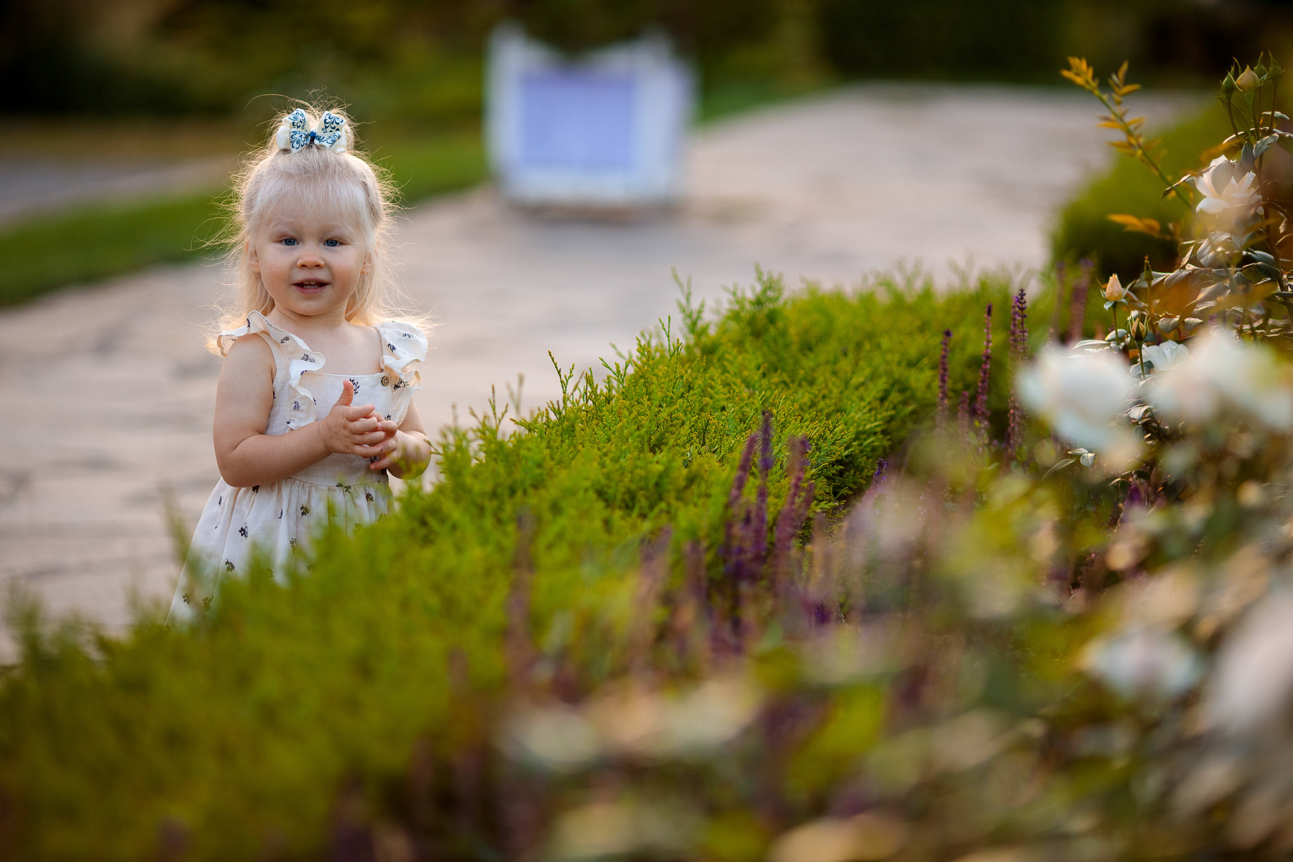 Теплая семейная история в уютном саду. Свадебный и семейный фотограф в Алматы Алексей Балышев