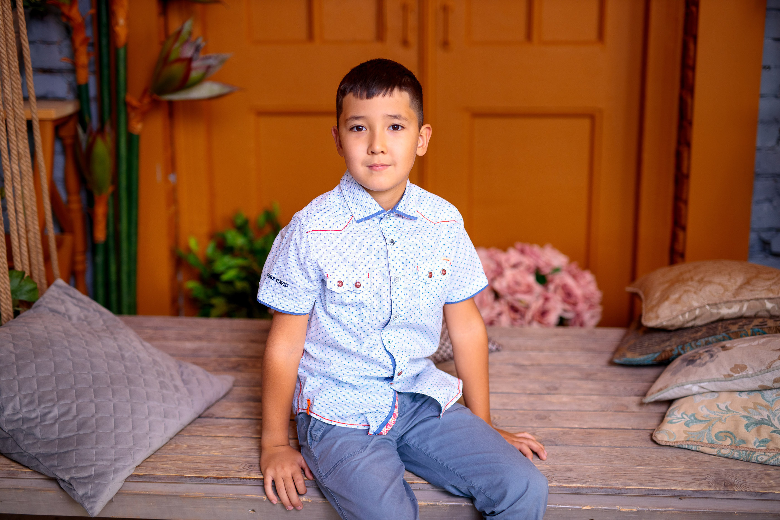 Фотосессия в студии большой семьи. Свадебный и семейный фотограф в Алматы Алексей Балышев