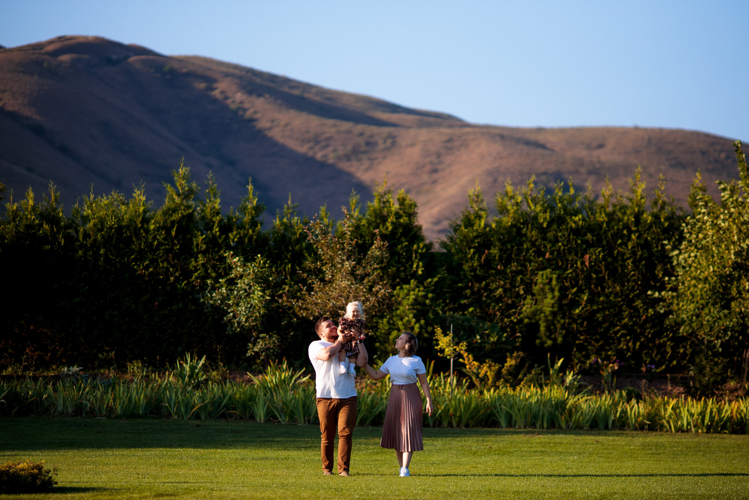 Теплая семейная история в уютном саду. Свадебный и семейный фотограф в Алматы Алексей Балышев