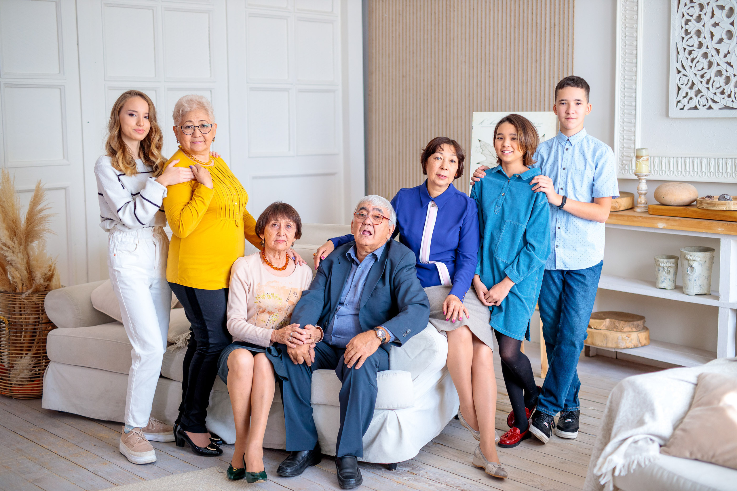 Фотосессия в студии большой семьи. Свадебный и семейный фотограф в Алматы Алексей Балышев