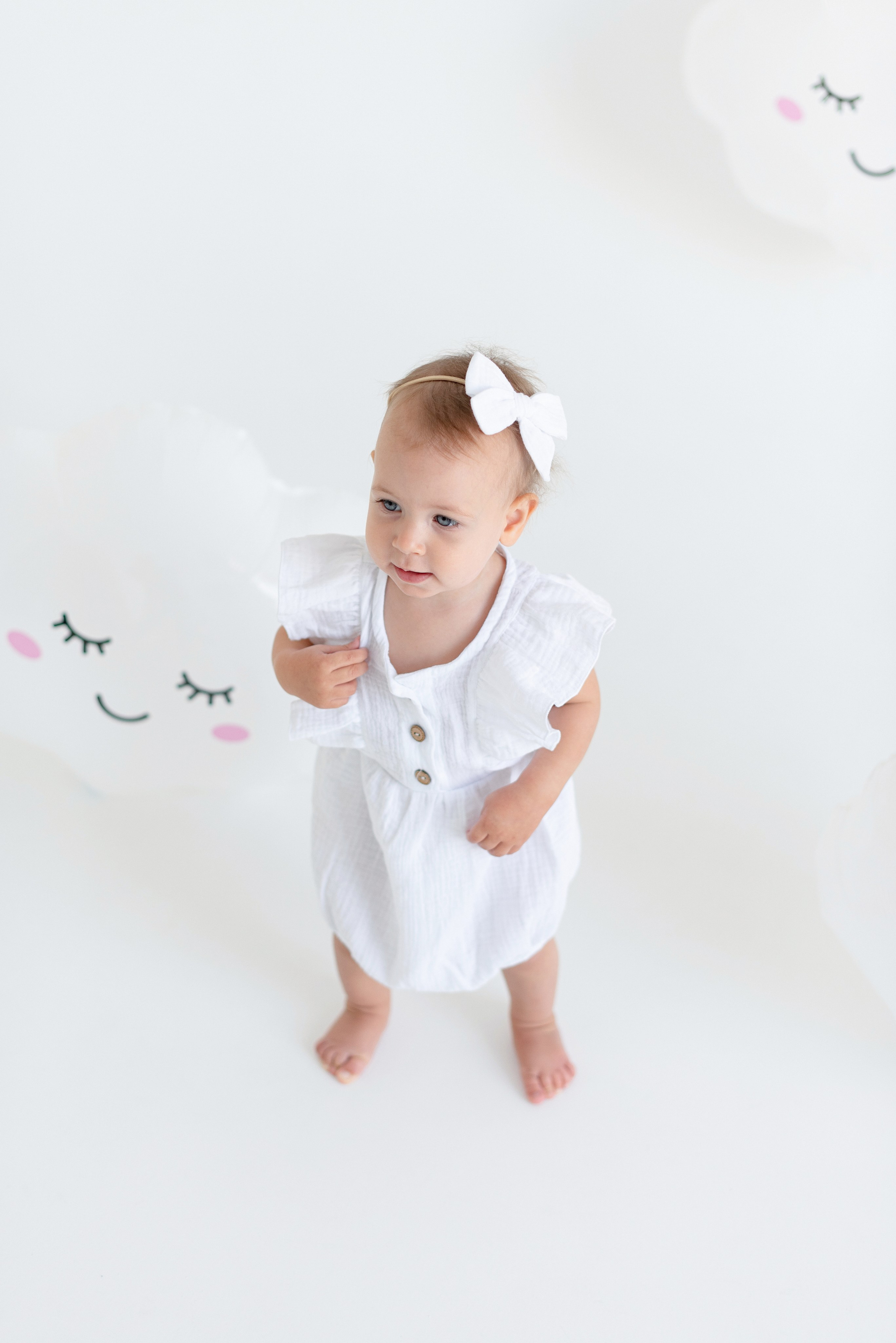 Фотосессия дня рождения ребёнка в фотостудии, тортики, воздушные шарики, мыльные пузыри, профессиональная детская фотография в Сургуте и Нефтеюганске.