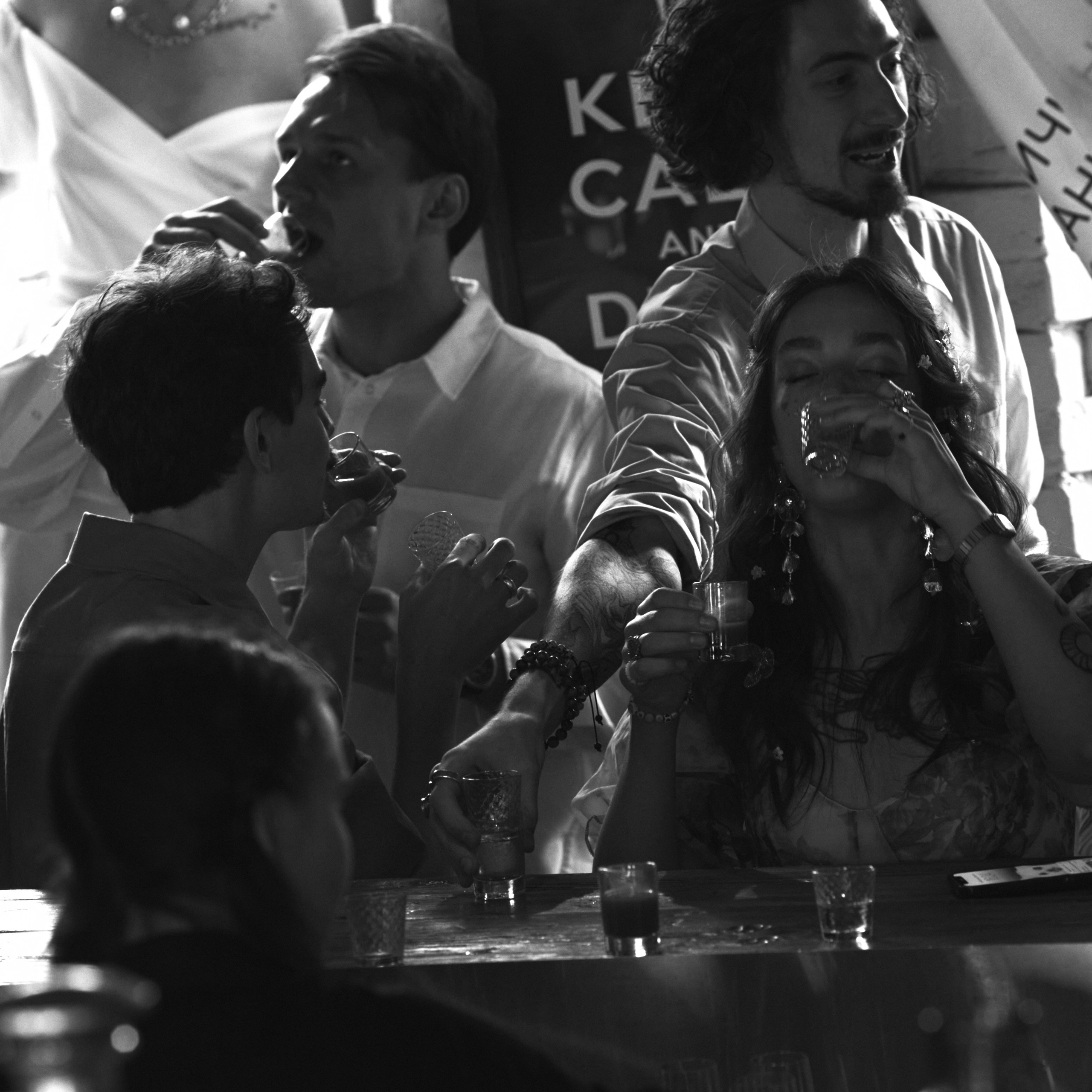 Бумажные украшения и блестки* Костя & Наташа. Фотограф Чугунов Александр