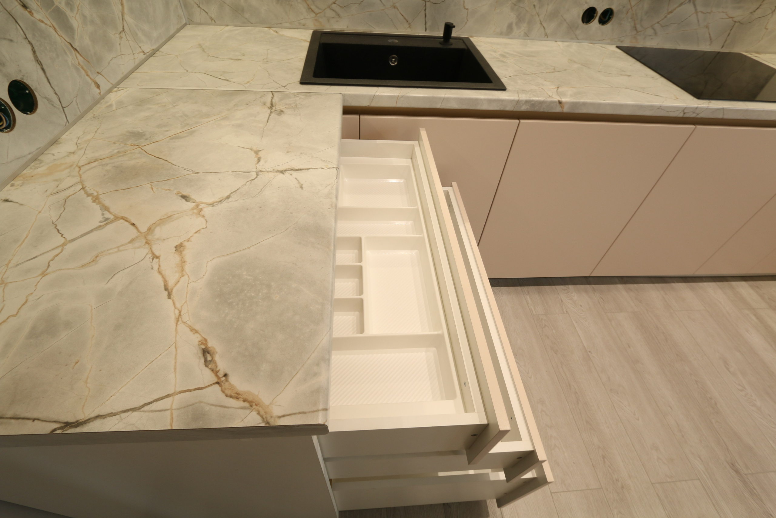 Ул. Гурьевская улица, 177/1. Мебельное ателье РАУМАН