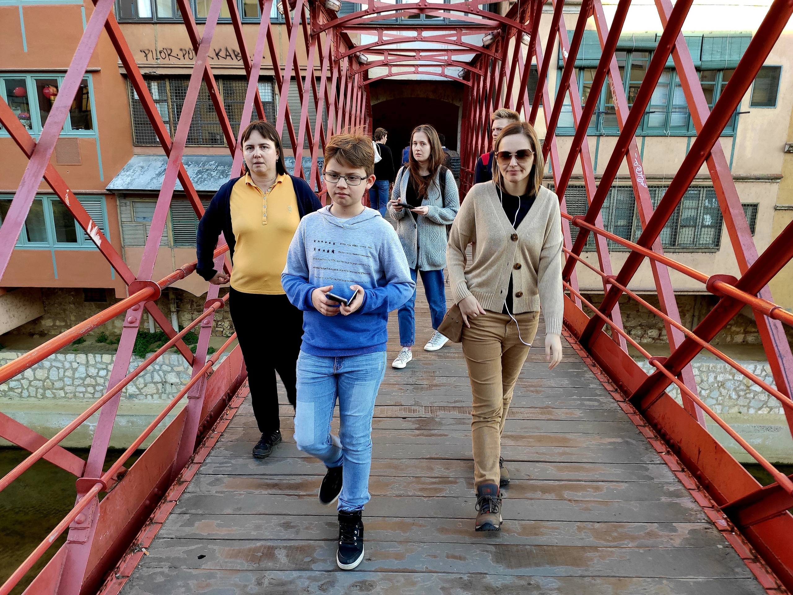 Железный мост необычной безопорной конструкции.