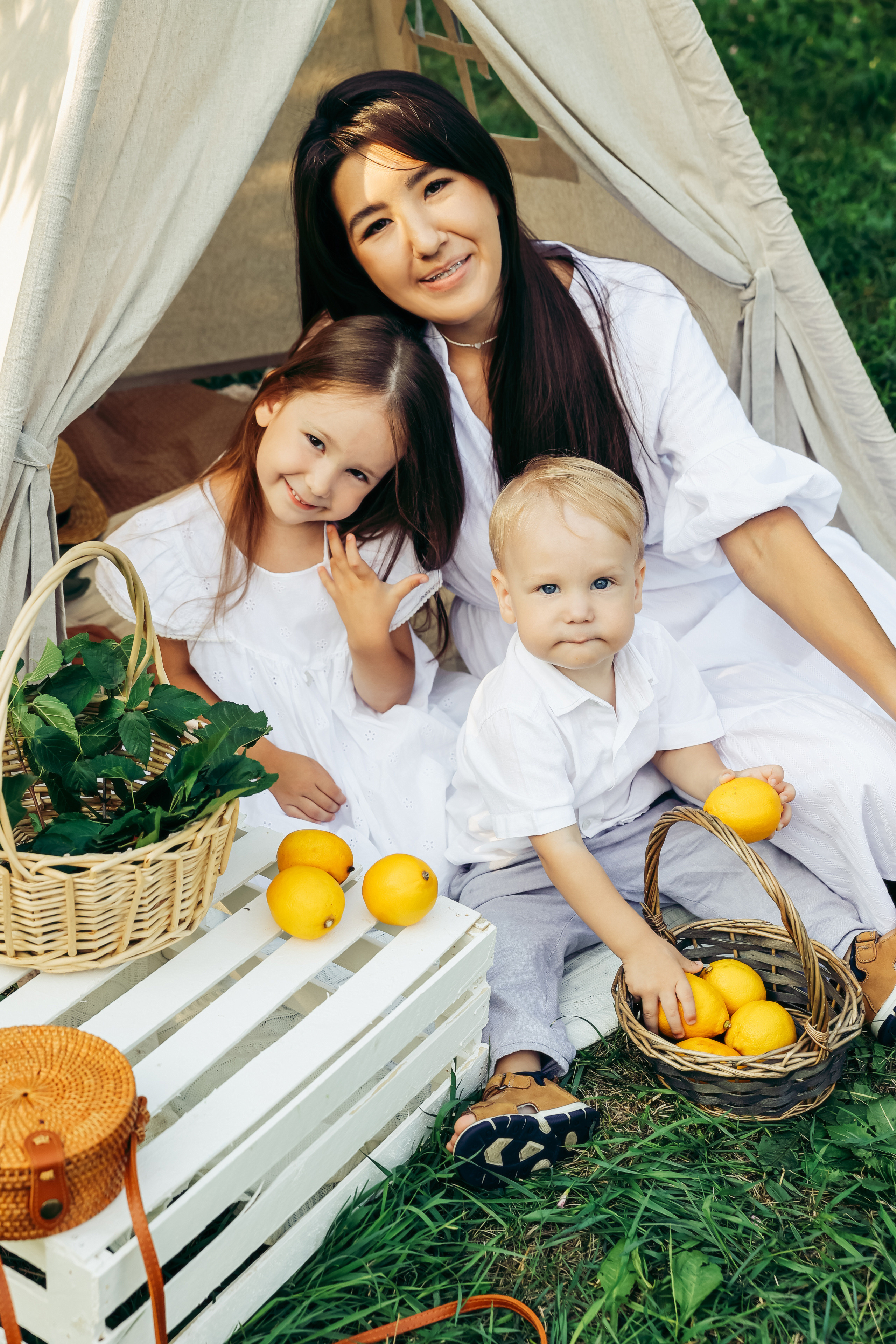 Даша и малыши. Фотограф Анастасия Косюра