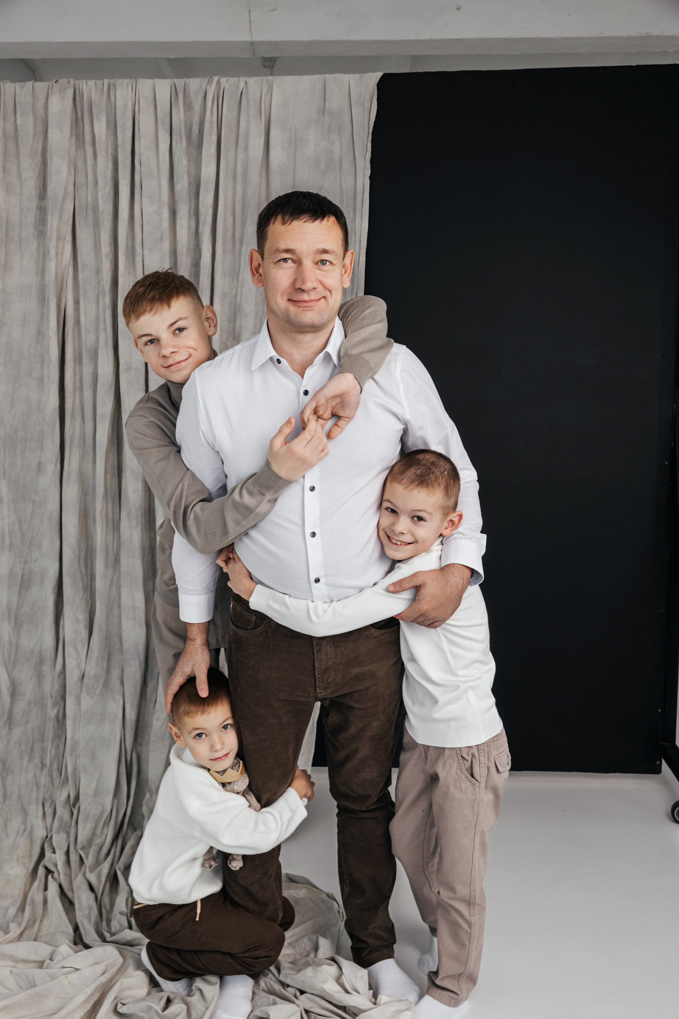 Виктория и Виктор, Ярослав, Савелий и Захар. Фотограф Анастасия Косюра