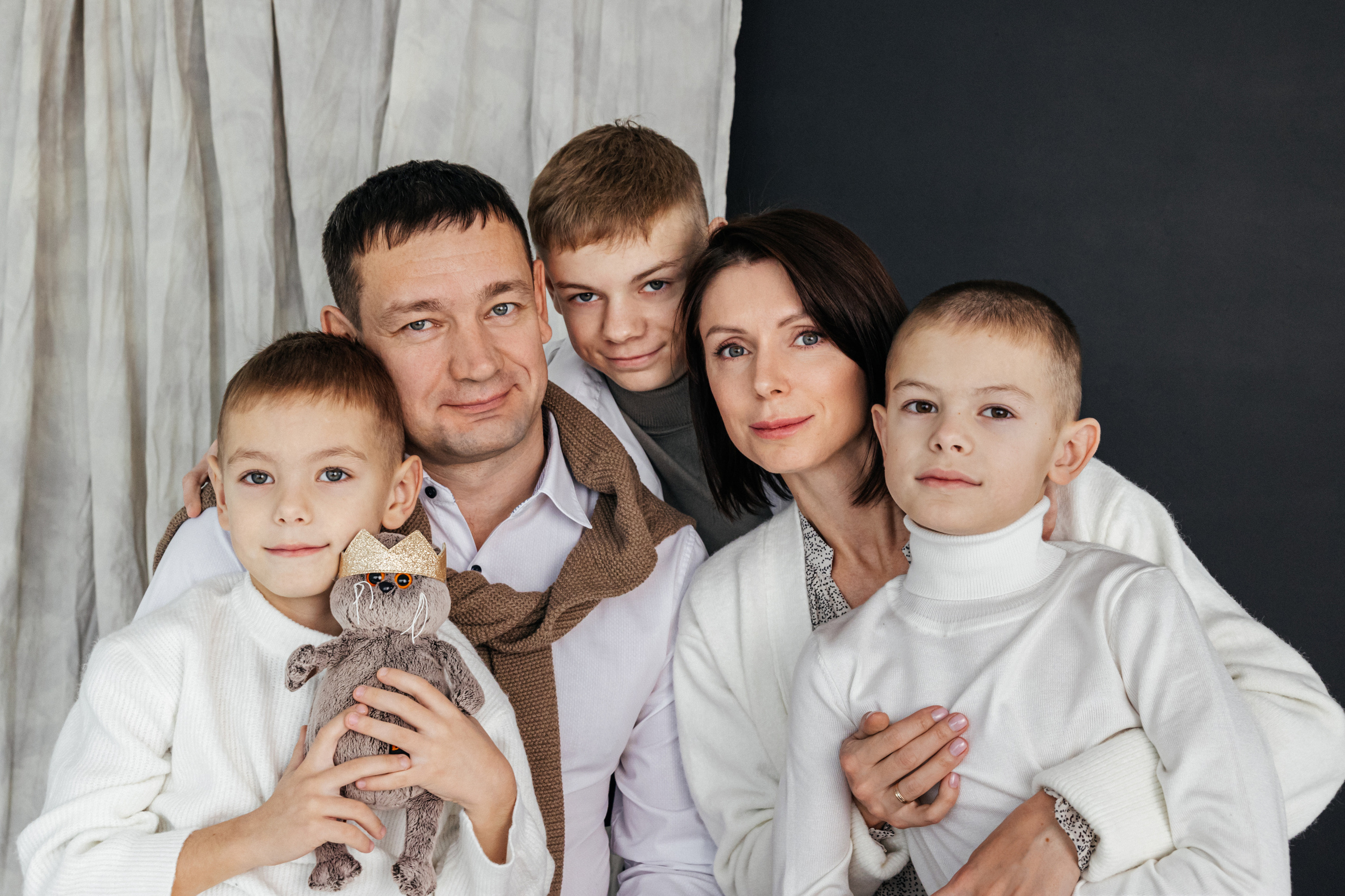 Виктория и Виктор, Ярослав, Савелий и Захар. Фотограф Анастасия Косюра