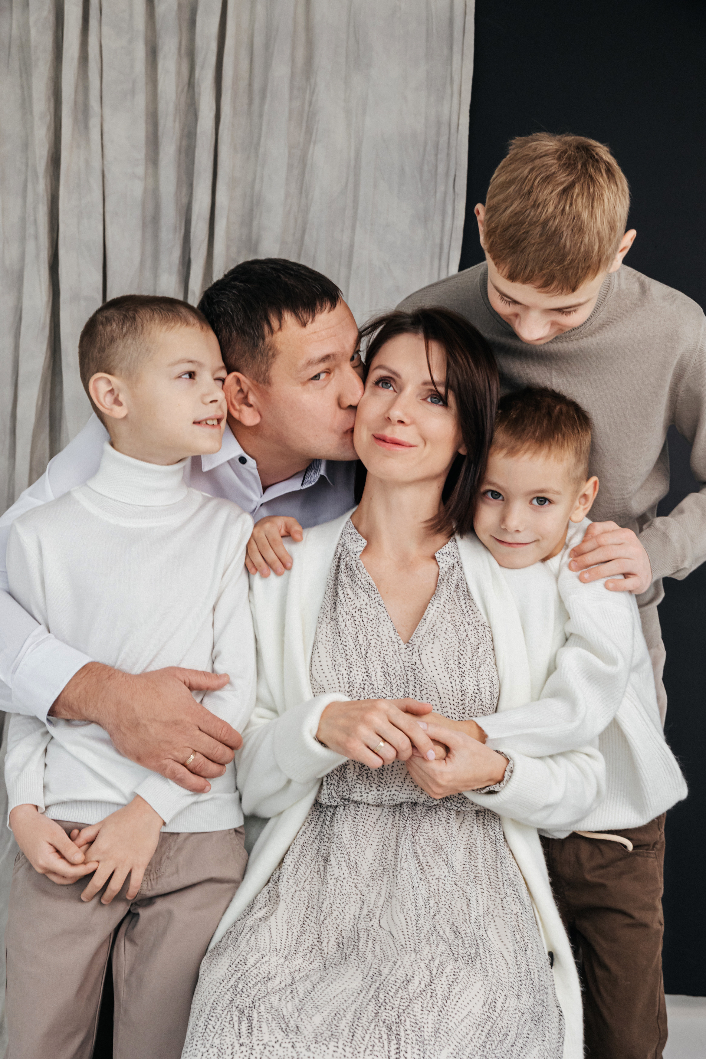 Виктория и Виктор, Ярослав, Савелий и Захар. Фотограф Анастасия Косюра