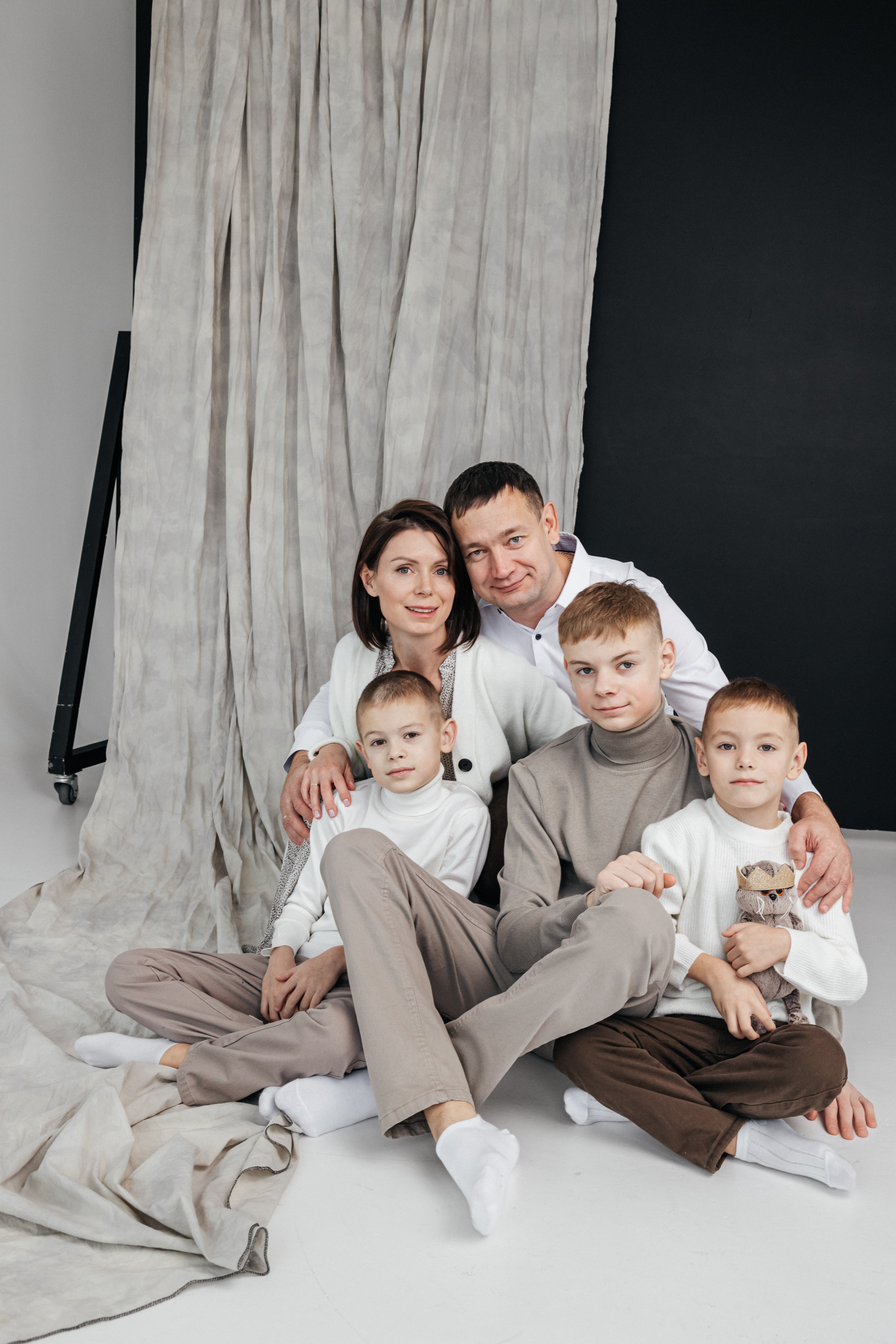 Виктория и Виктор, Ярослав, Савелий и Захар. Фотограф Анастасия Косюра