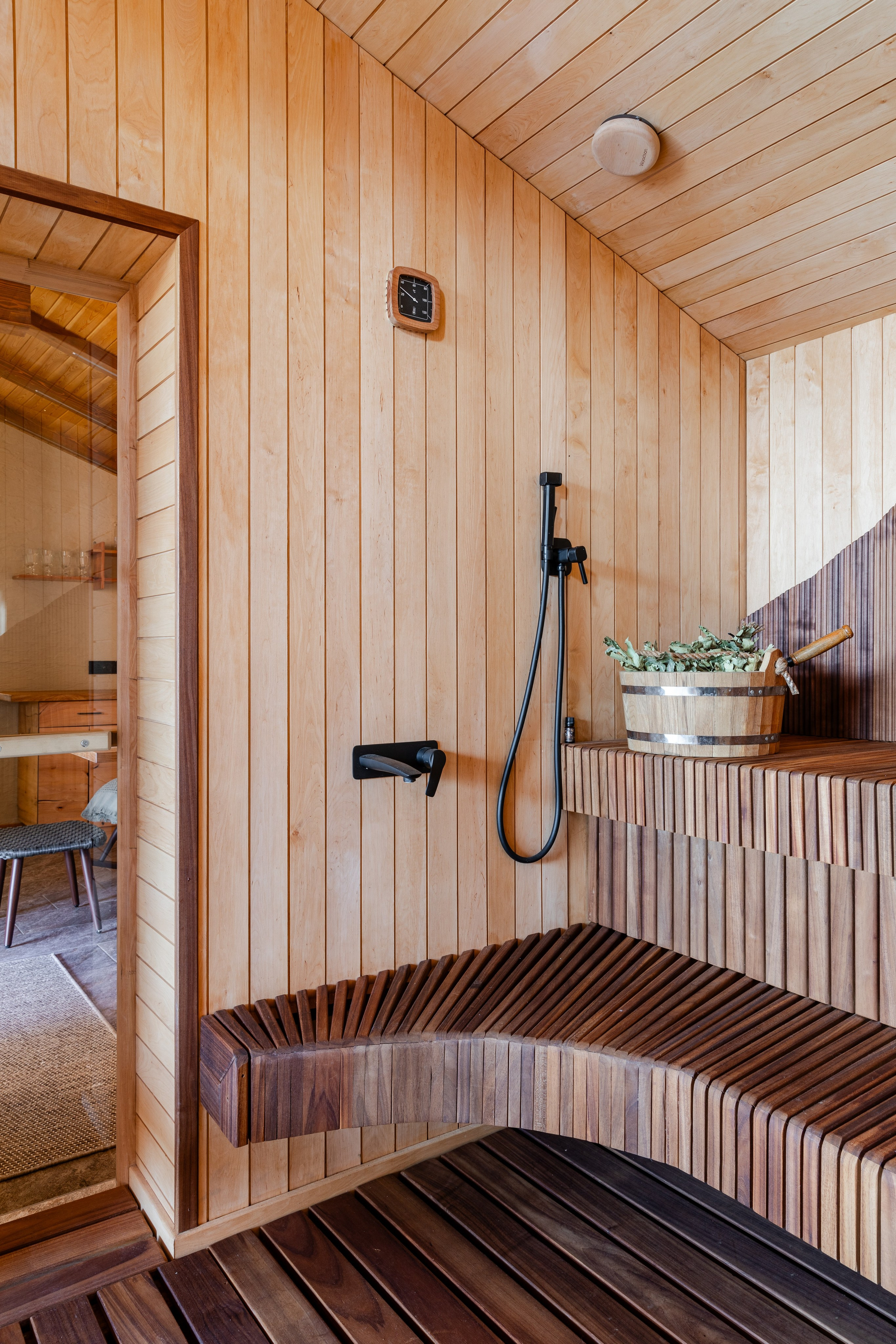 Интерьерная фотосъёмка загородного дома площадью 300 кв м в п. Эстосадок. Интерьерный фотограф Москва