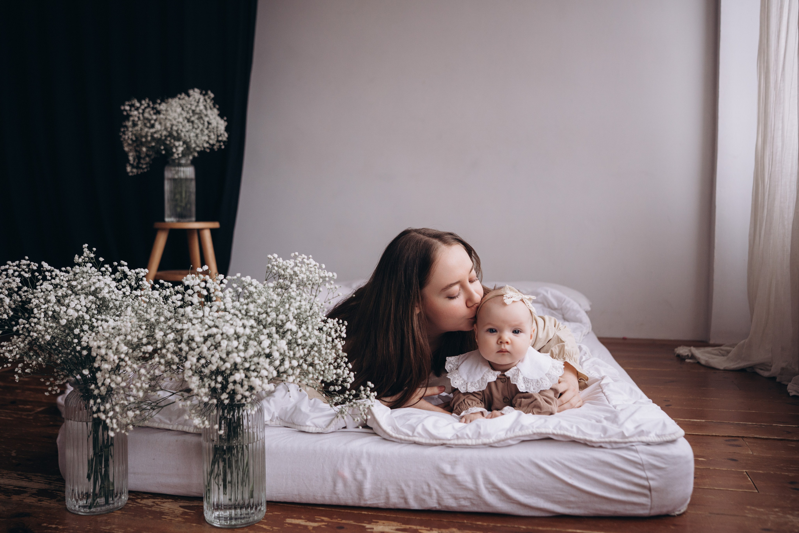 Фотодень Мамы 2026. Фотограф Новорожденных в Москве. Семейные истории в стиле LIFE