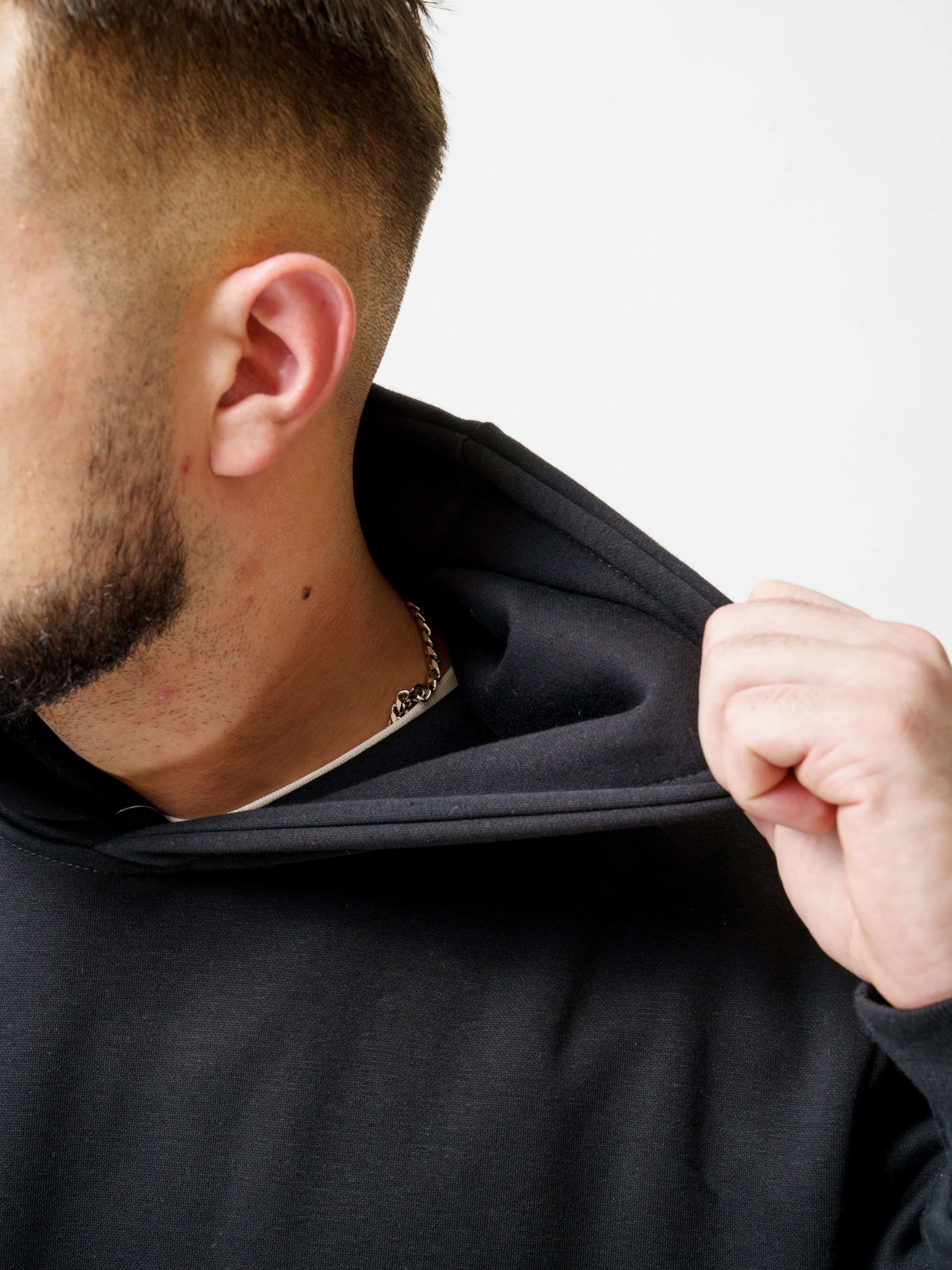 Худи мужское, модель Вячеслав. KED Production — продакшн из СПб. Создаём фото, видео и контент, который помогает брендам и селлерам продавать больше