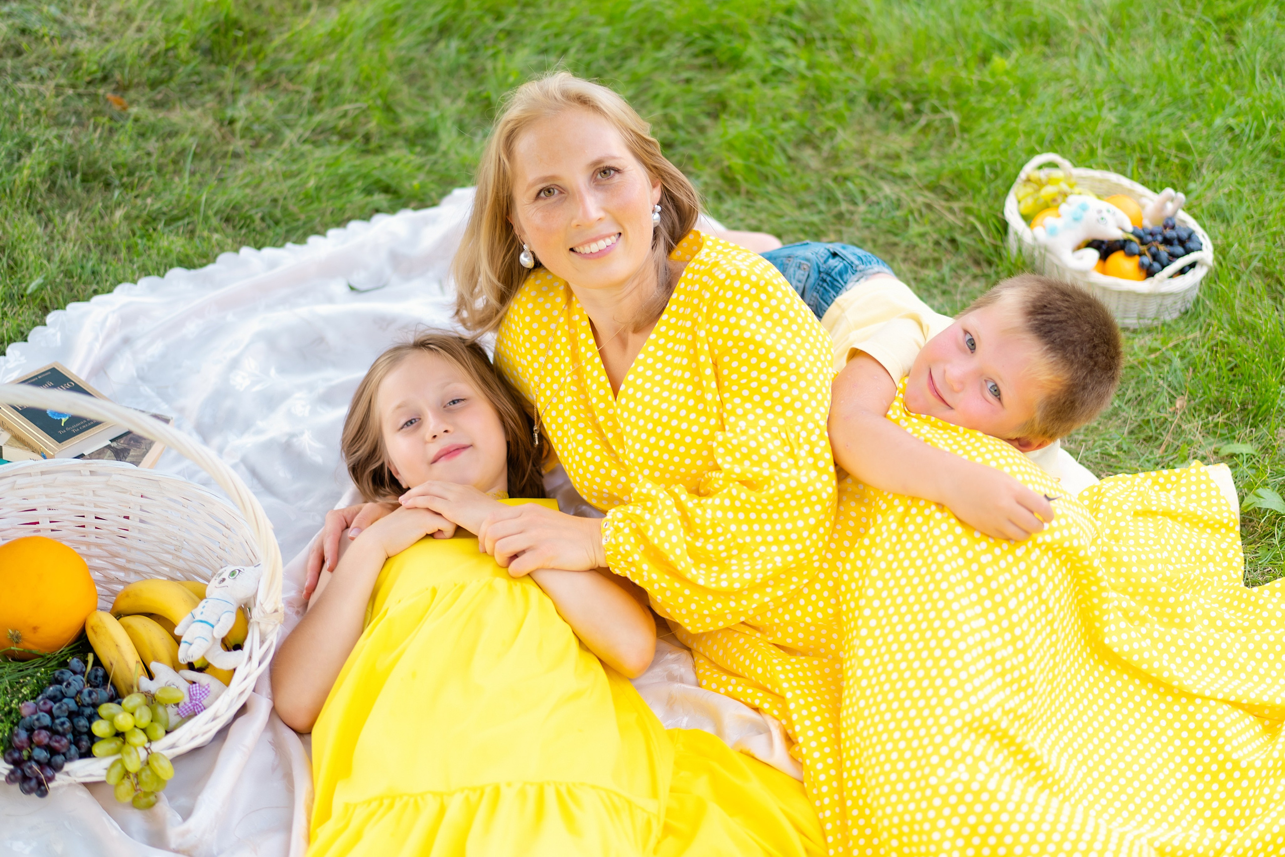 Регина и Марина с детками. Семейный и женский фотограф. Видеомейкер в Новосибирске