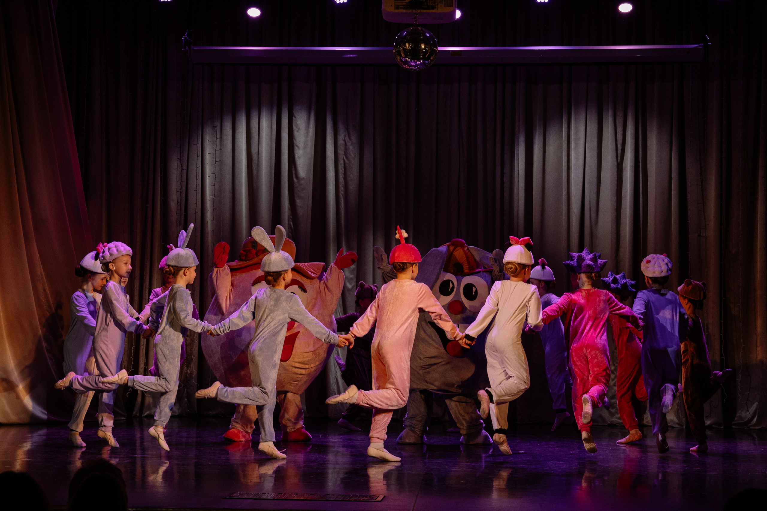 Сибирские узоры ДК Ефремова. Фотограф Юлия Мальцева