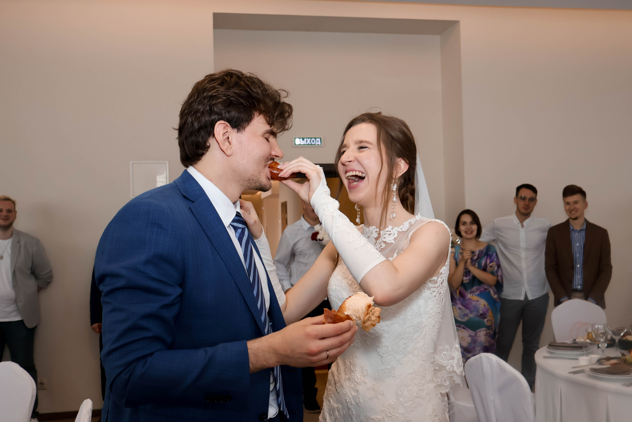 Эмоции гостей. Виктория Шишкова свадебный фотограф Москва и МО (Балашиха, Щелково)