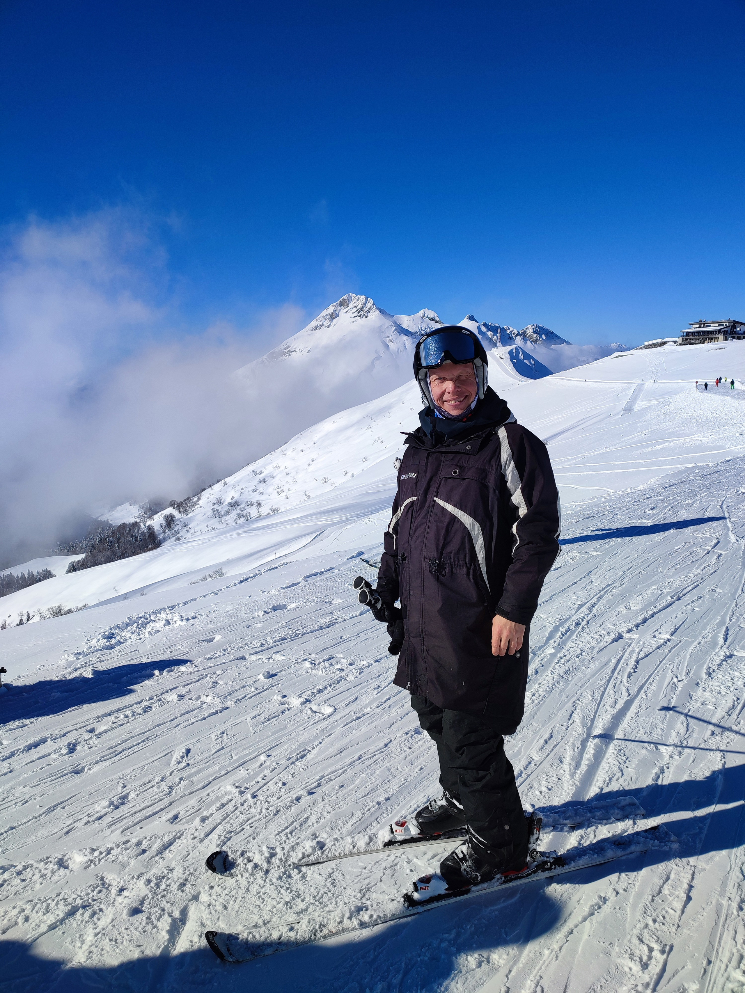 Обучение с инструктором. Инструктор по горным лыжам Василий Жидков