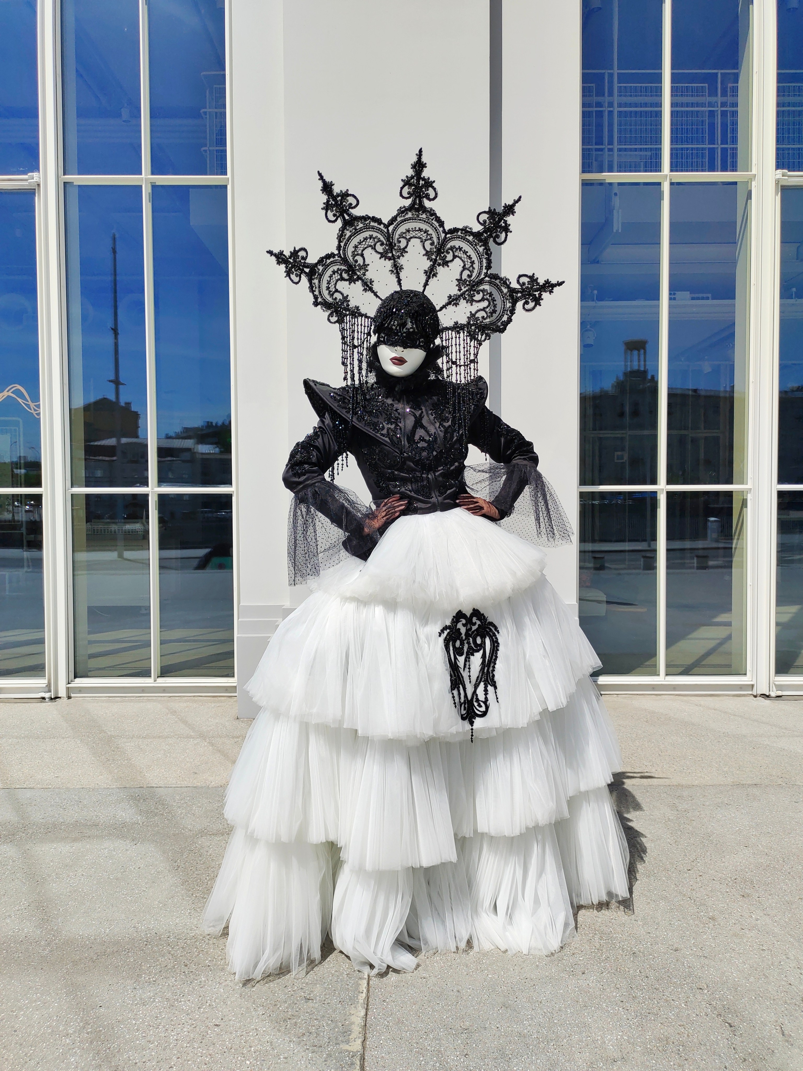 Персонаж Сажа. Мимы и Ходулисты на встречу гостей. Москва