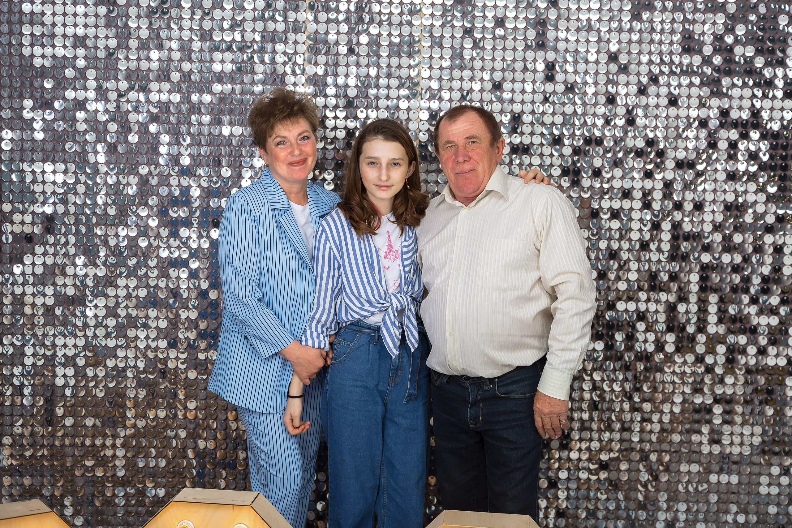 Новогодняя семейная фотосессия в студии в Волгодонске