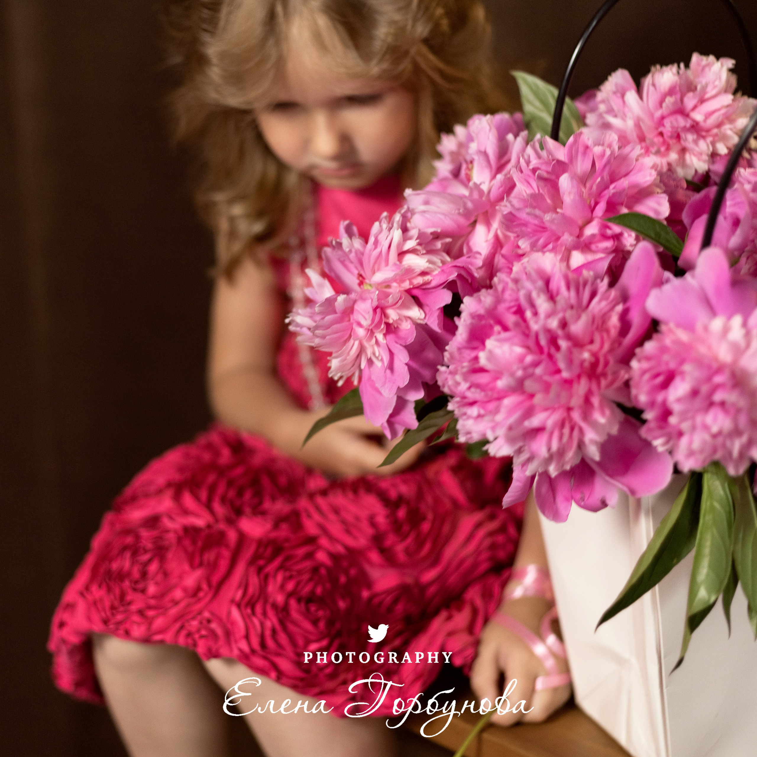 «Модница в розовом» В моей студии. Вероника и Александра. 2024. Фотограф Пермь. Свадьбы. Семья и дети, школа, д. сад. Фотокниги