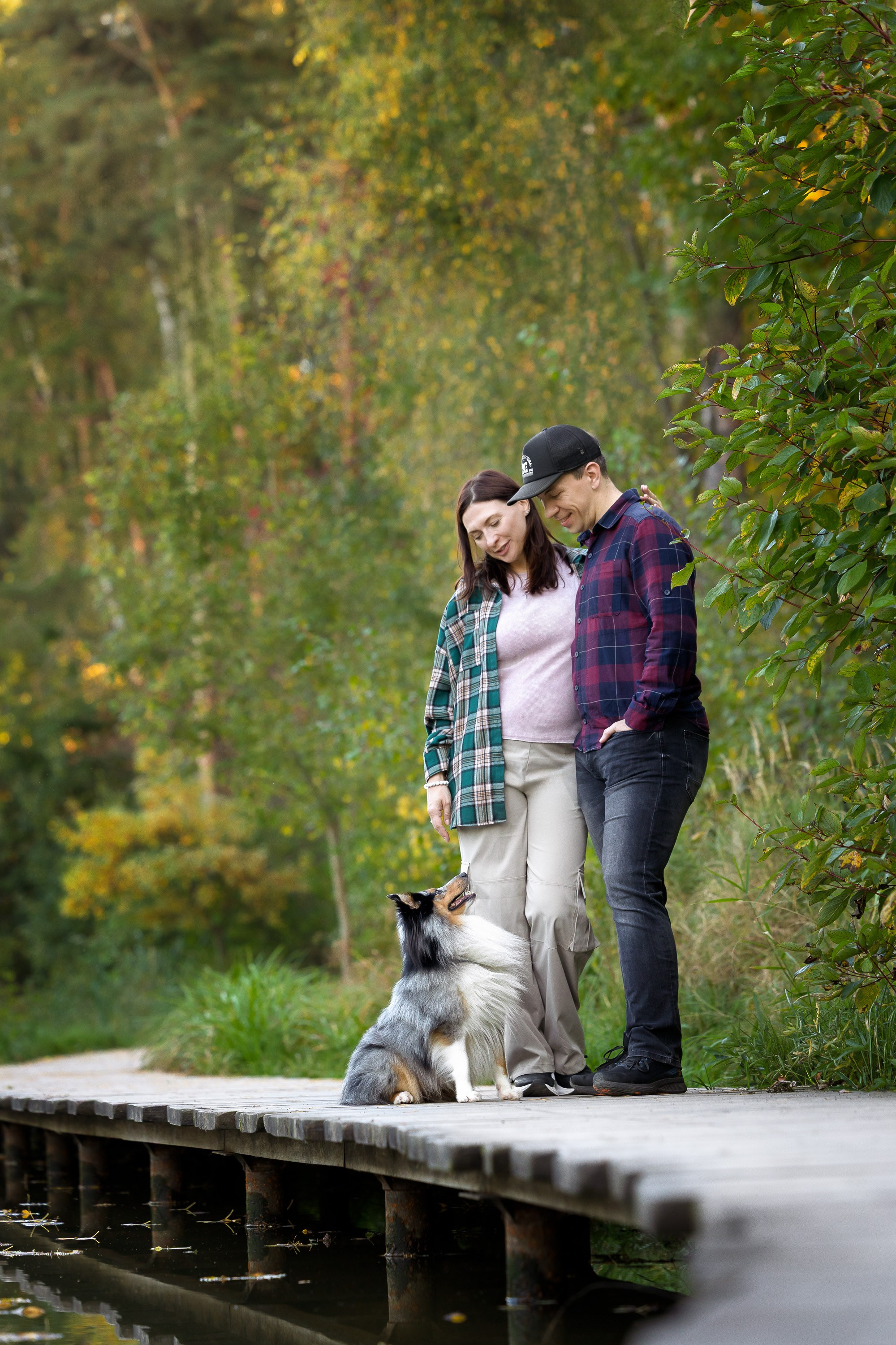 Алеся, Алексей и Рокси в Мещерском парке. Фотограф анималист, семейный фотограф, фотограф собак Комратова Мария. г. Москва