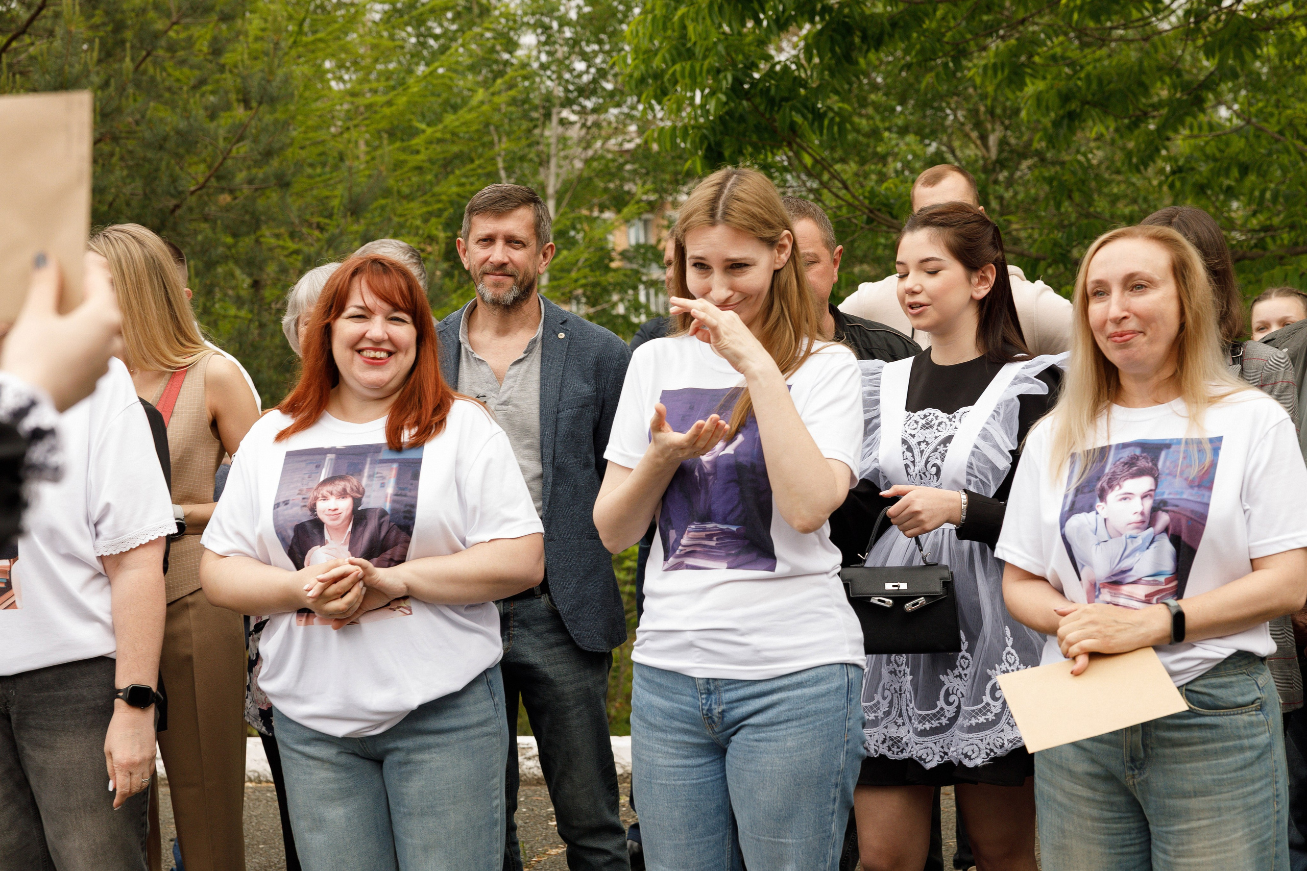 Последний звонок Гимназия Артем. Photoalbum-vl.ru