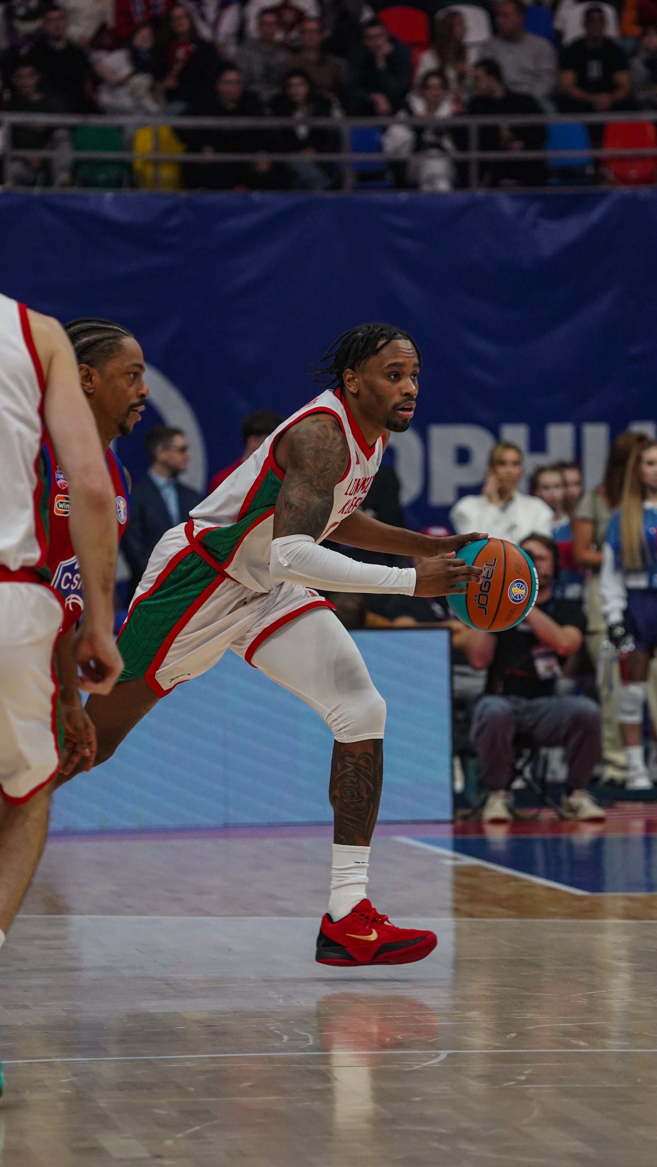 Баскетбол. ЦСКА-Локомотив Кубань (19.01.25). Автомобильный фотограф Шакая Кирилл