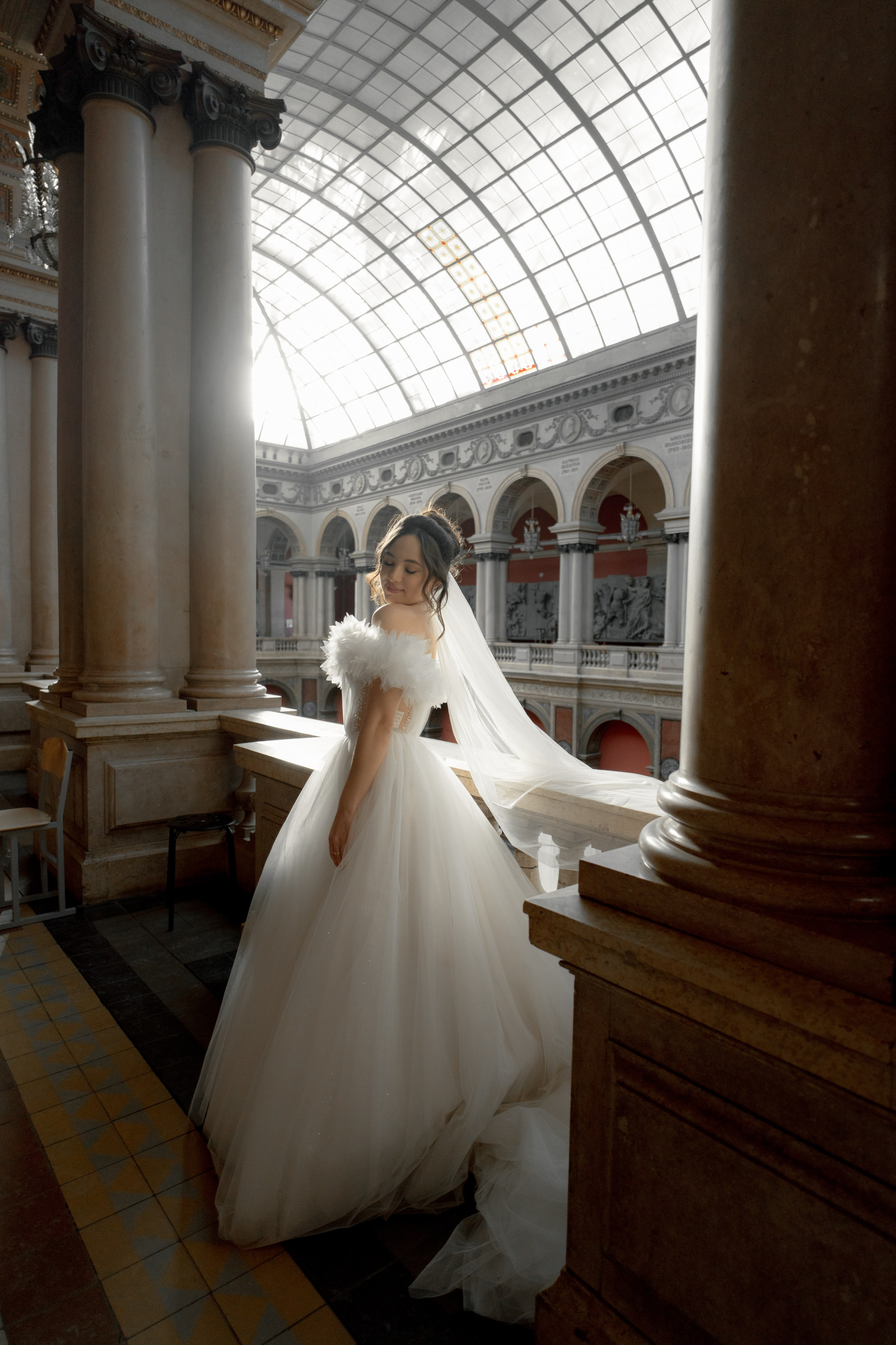 Невеста в контровом свете в академии Штиглица