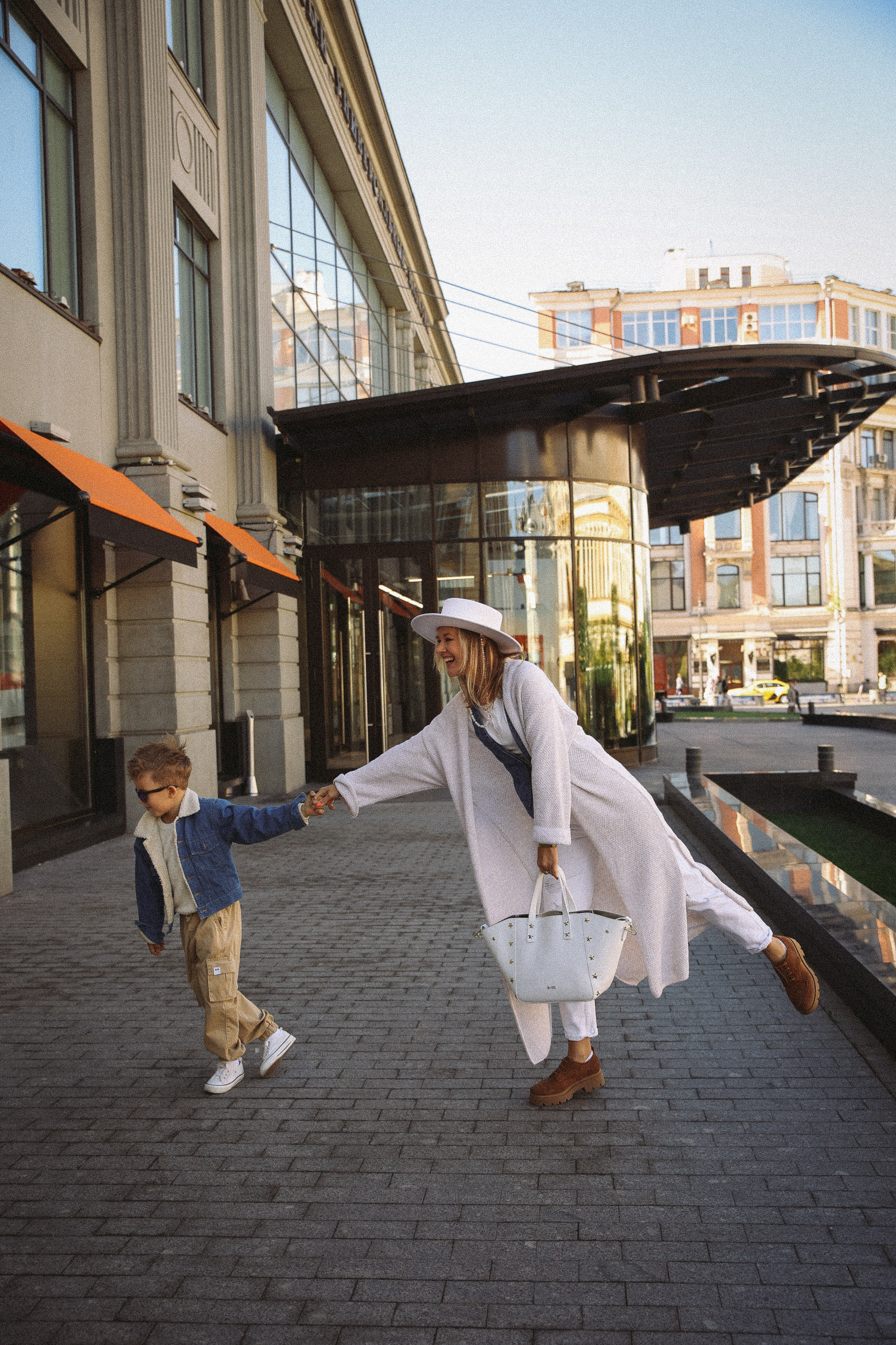 Семейная фотосессия прогулочная фотосессия в Москве. Фотограф Владимир Москва