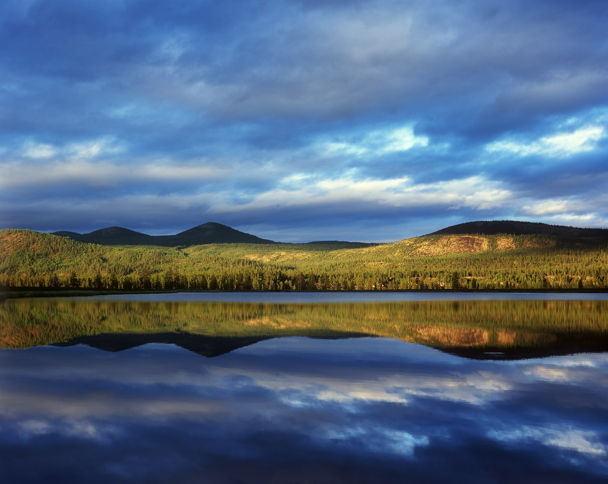 Озеро в долине реки Сунтар. Слайд 6х7. 016M-02-10